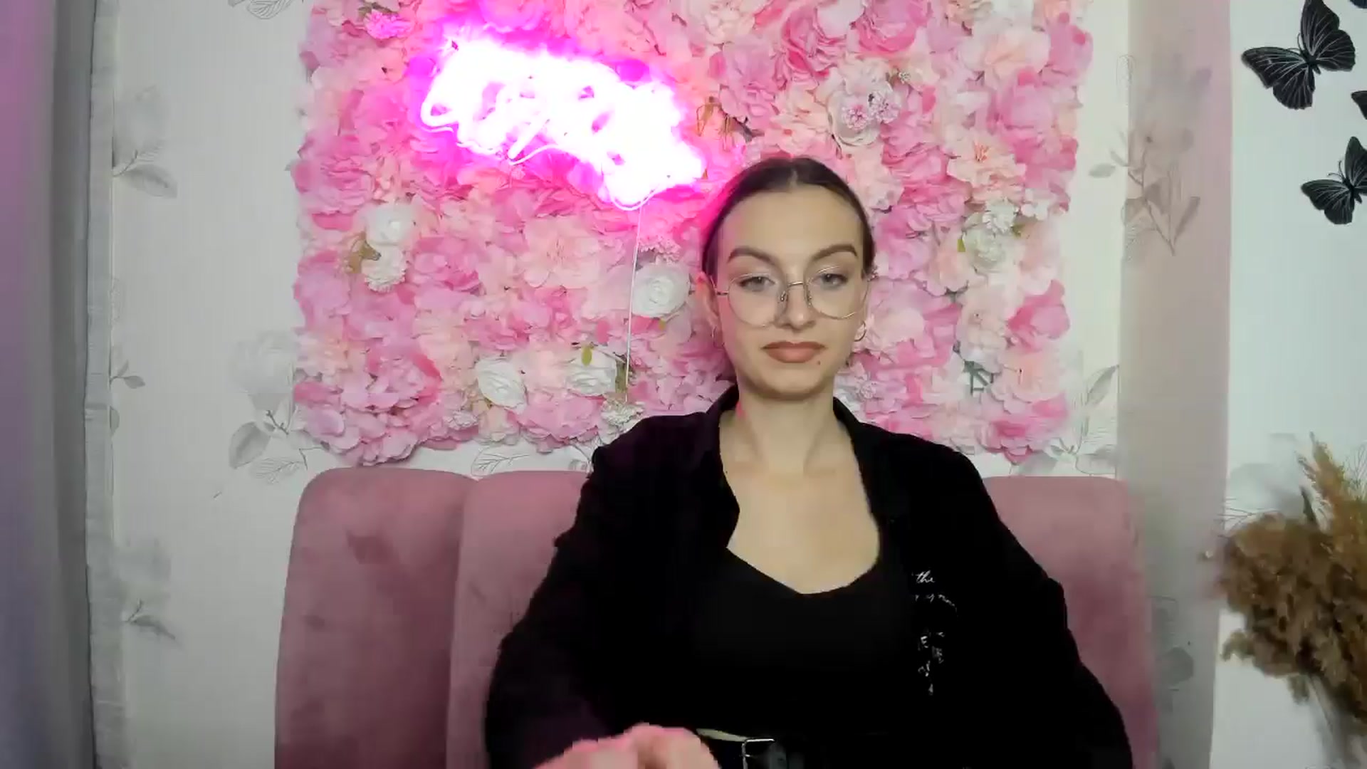 Gallery image thumbnail from SofiaLiub's myfreecams stream on, 12/06/2024, 14:56 image 16 of 20