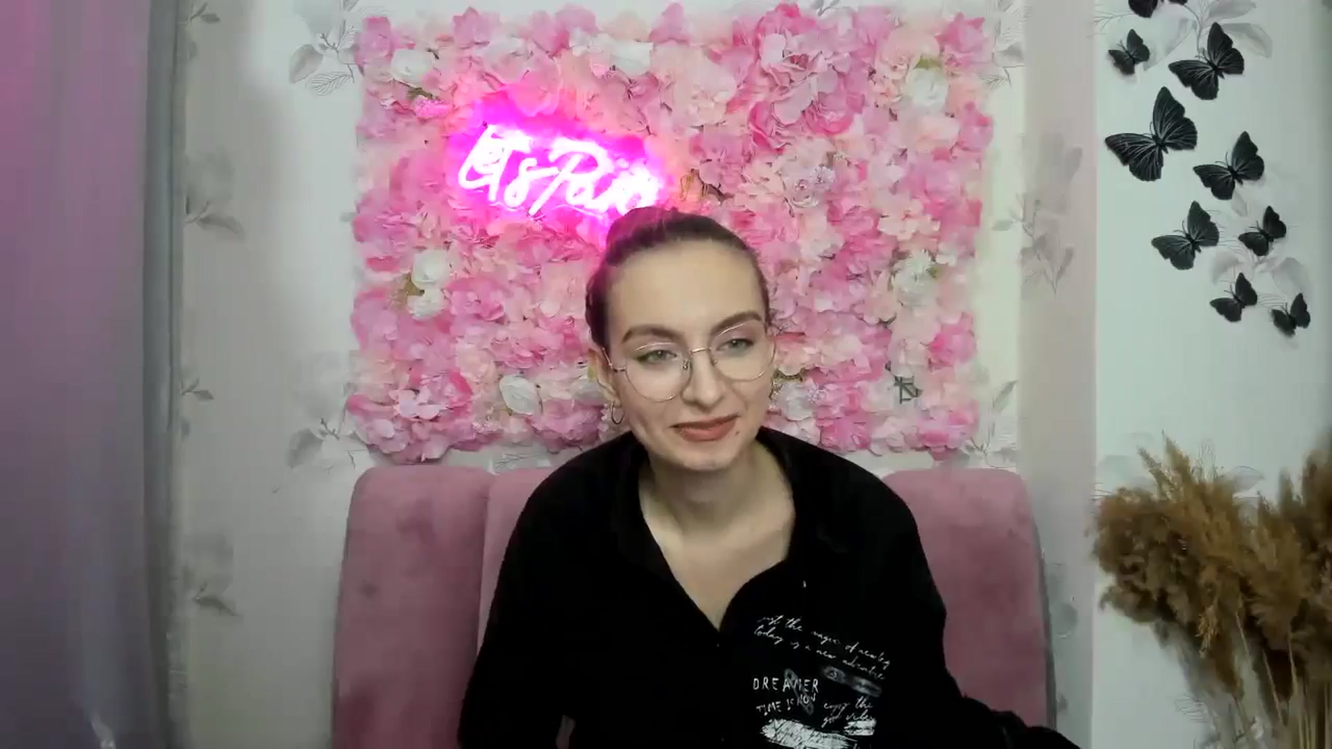 Gallery image thumbnail from SofiaLiub's myfreecams stream on, 12/07/2024, 13:16 image 15 of 20
