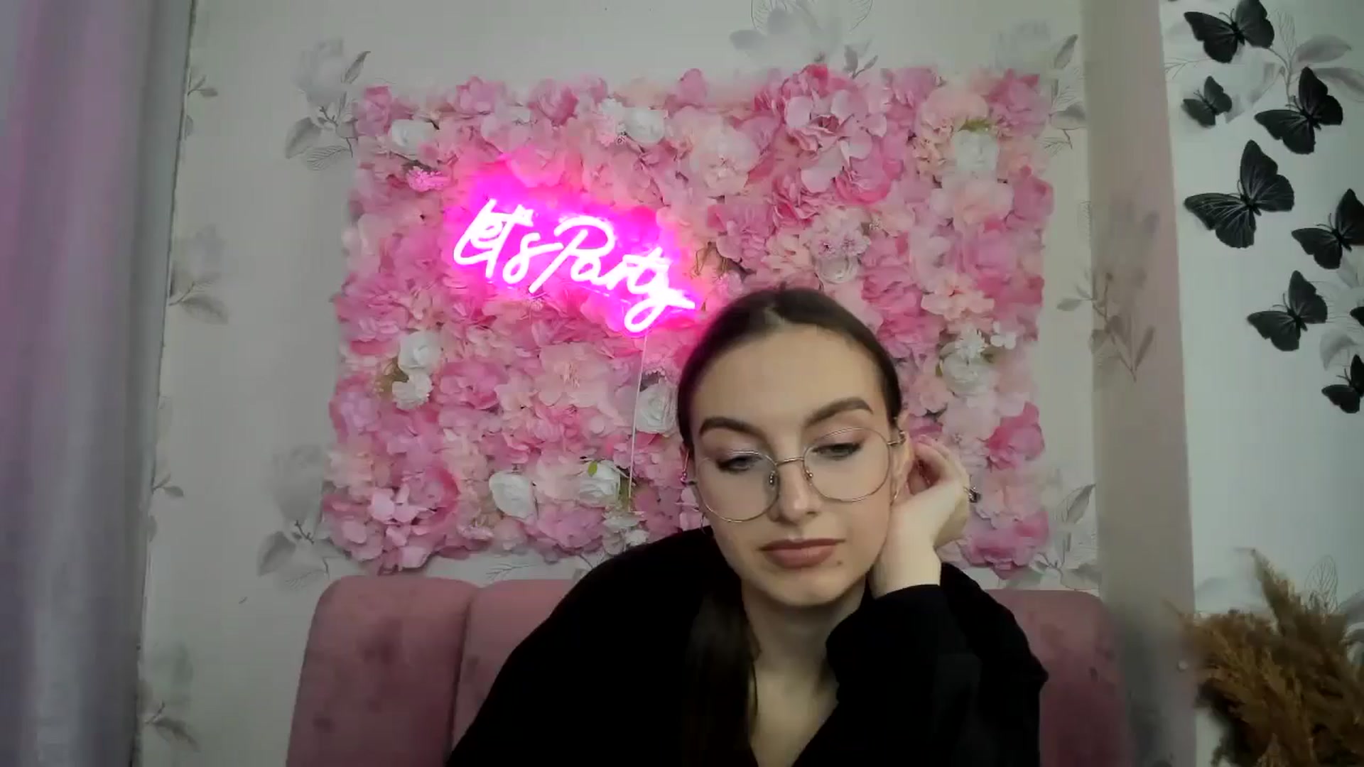 Gallery image thumbnail from SofiaLiub's myfreecams stream on, 12/08/2024, 11:15 image 20 of 20