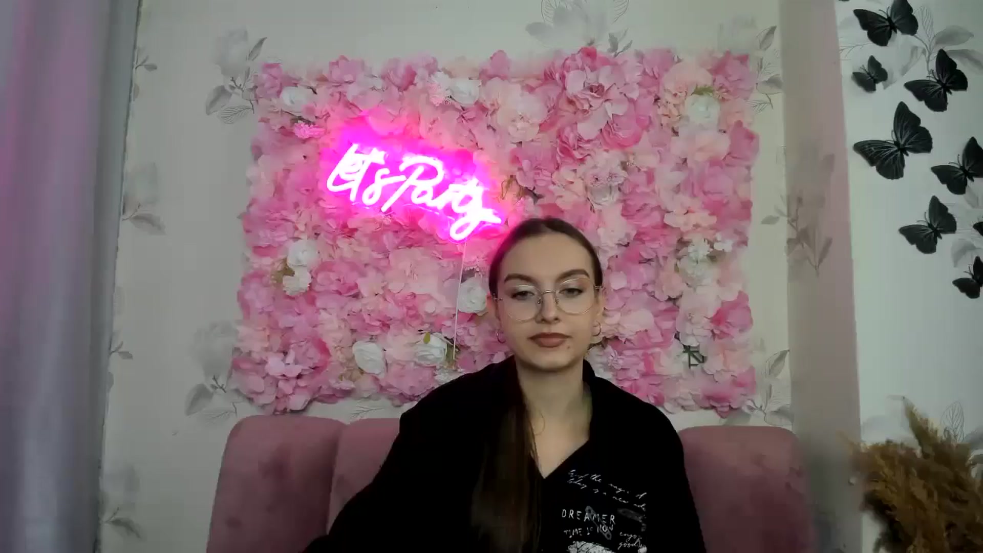 Gallery image thumbnail from SofiaLiub's myfreecams stream on, 12/08/2024, 11:50 image 1 of 20