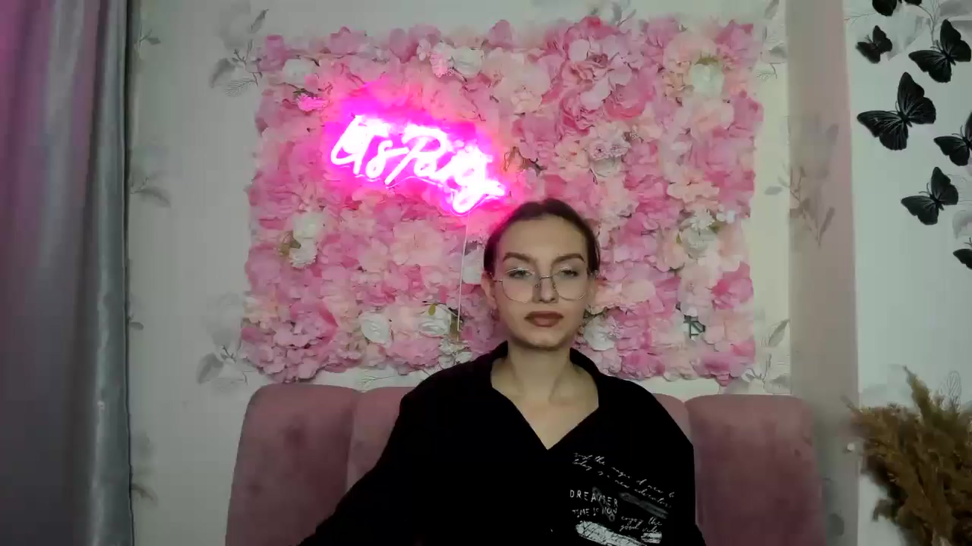 Gallery image thumbnail from SofiaLiub's myfreecams stream on, 12/08/2024, 15:07 image 7 of 20