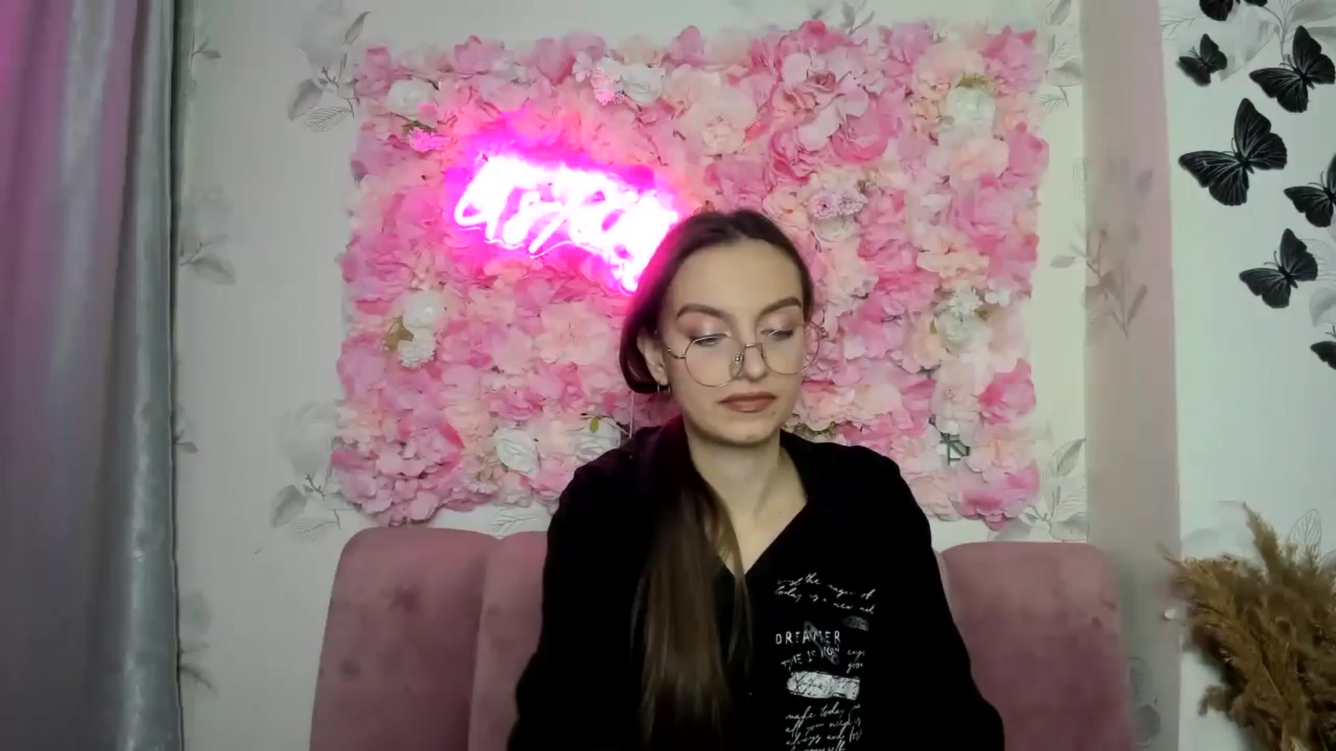 Gallery image thumbnail from SofiaLiub's myfreecams stream on, 12/08/2024, 15:07 image 19 of 20