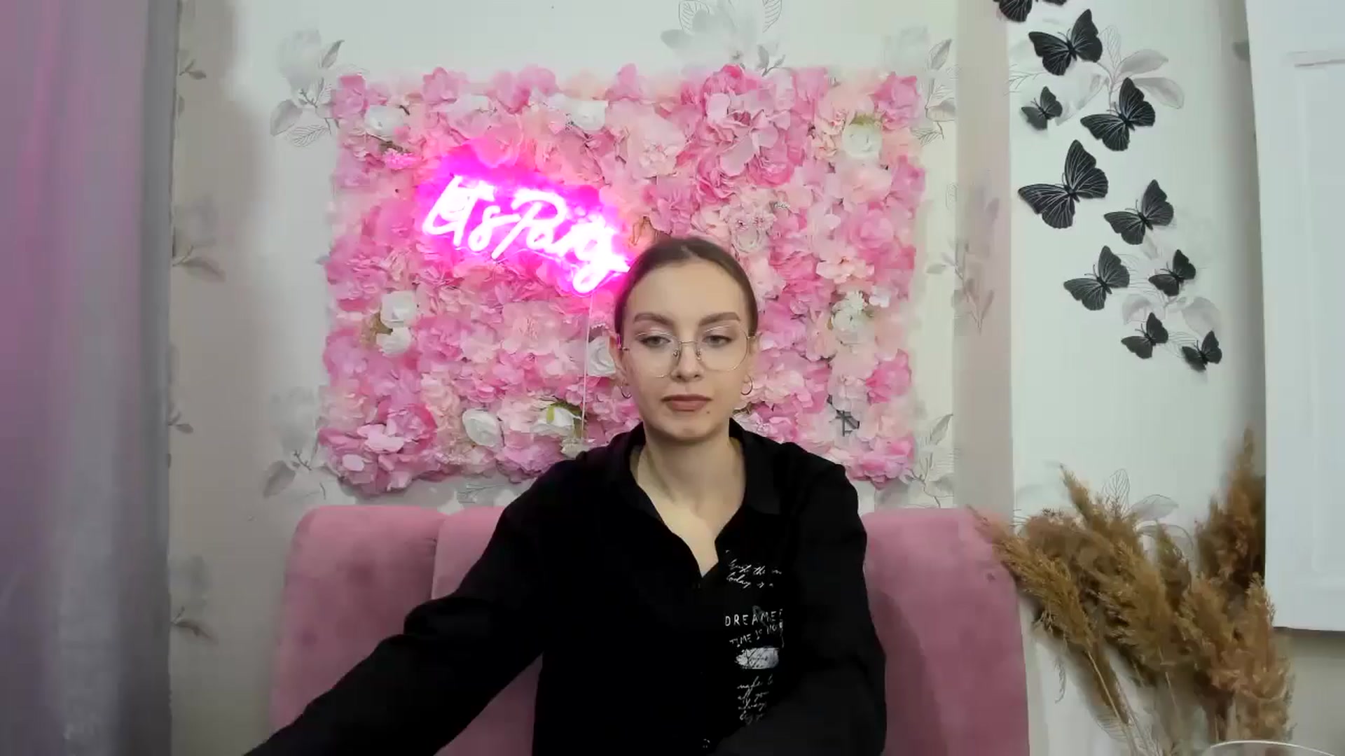 Gallery image thumbnail from SofiaLiub's myfreecams stream on, 12/10/2024, 10:58 image 7 of 20
