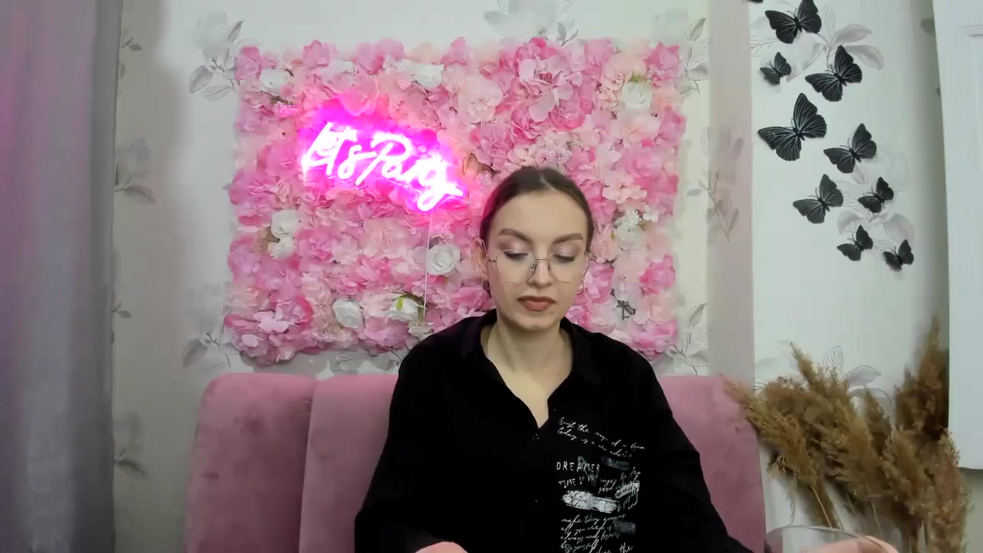 Gallery image thumbnail from SofiaLiub's myfreecams stream on, 12/10/2024, 10:58 image 10 of 20