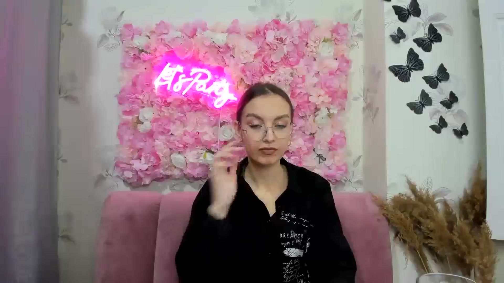 Gallery image thumbnail from SofiaLiub's myfreecams stream on, 12/10/2024, 10:58 image 8 of 20
