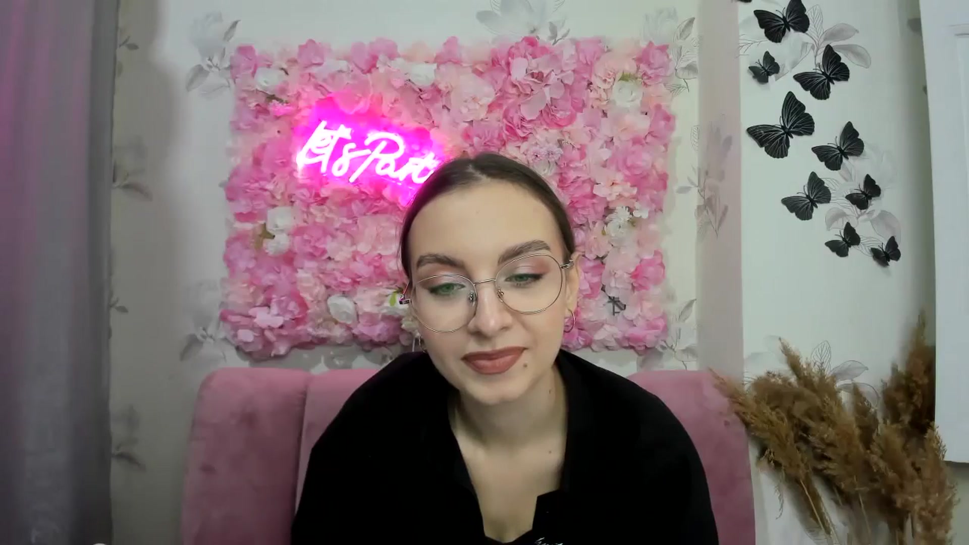 Gallery image thumbnail from SofiaLiub's myfreecams stream on, 12/10/2024, 10:58 image 20 of 20