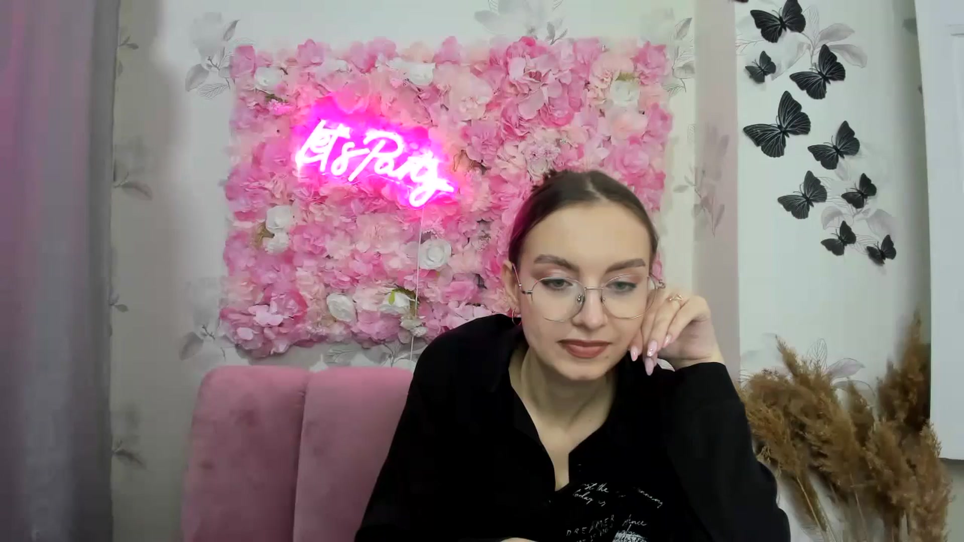 Gallery image thumbnail from SofiaLiub's myfreecams stream on, 12/10/2024, 10:58 image 15 of 20