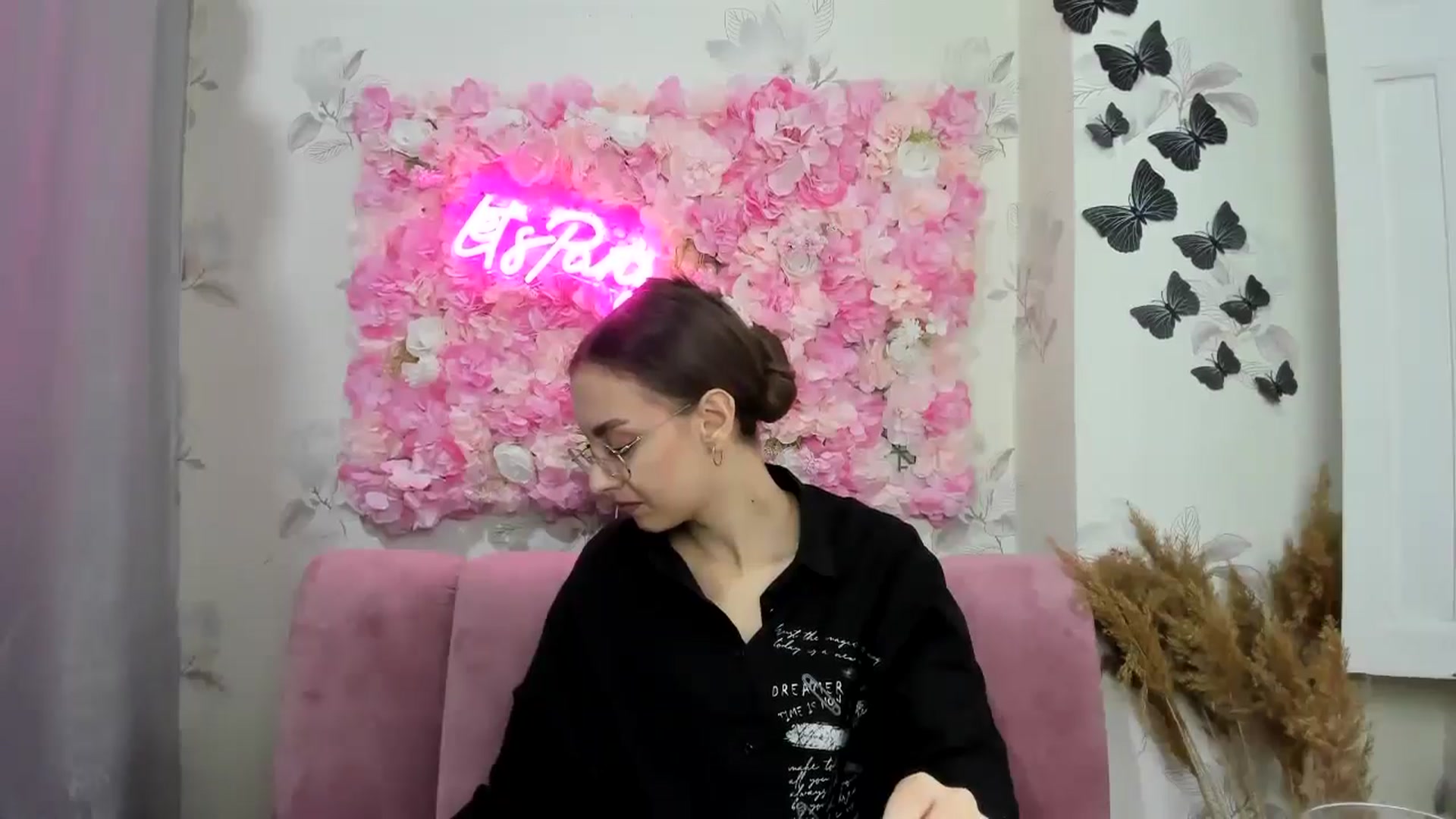 Gallery image thumbnail from SofiaLiub's myfreecams stream on, 12/10/2024, 10:58 image 5 of 20