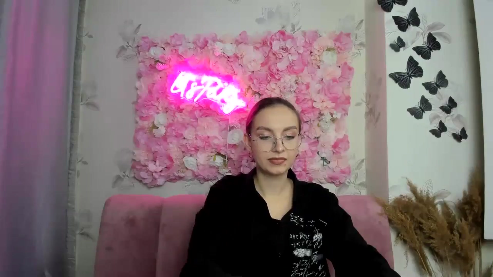 Gallery image thumbnail from SofiaLiub's myfreecams stream on, 12/10/2024, 14:19 image 4 of 20