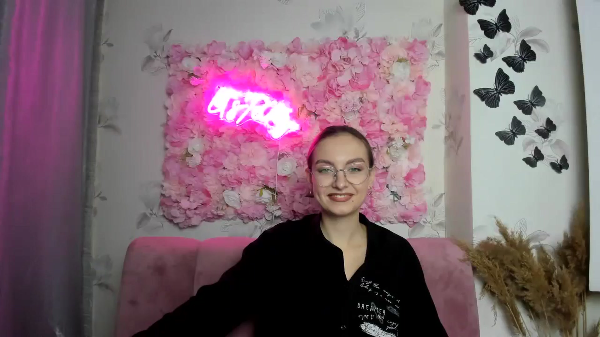 Gallery image thumbnail from SofiaLiub's myfreecams stream on, 12/10/2024, 14:19 image 9 of 20