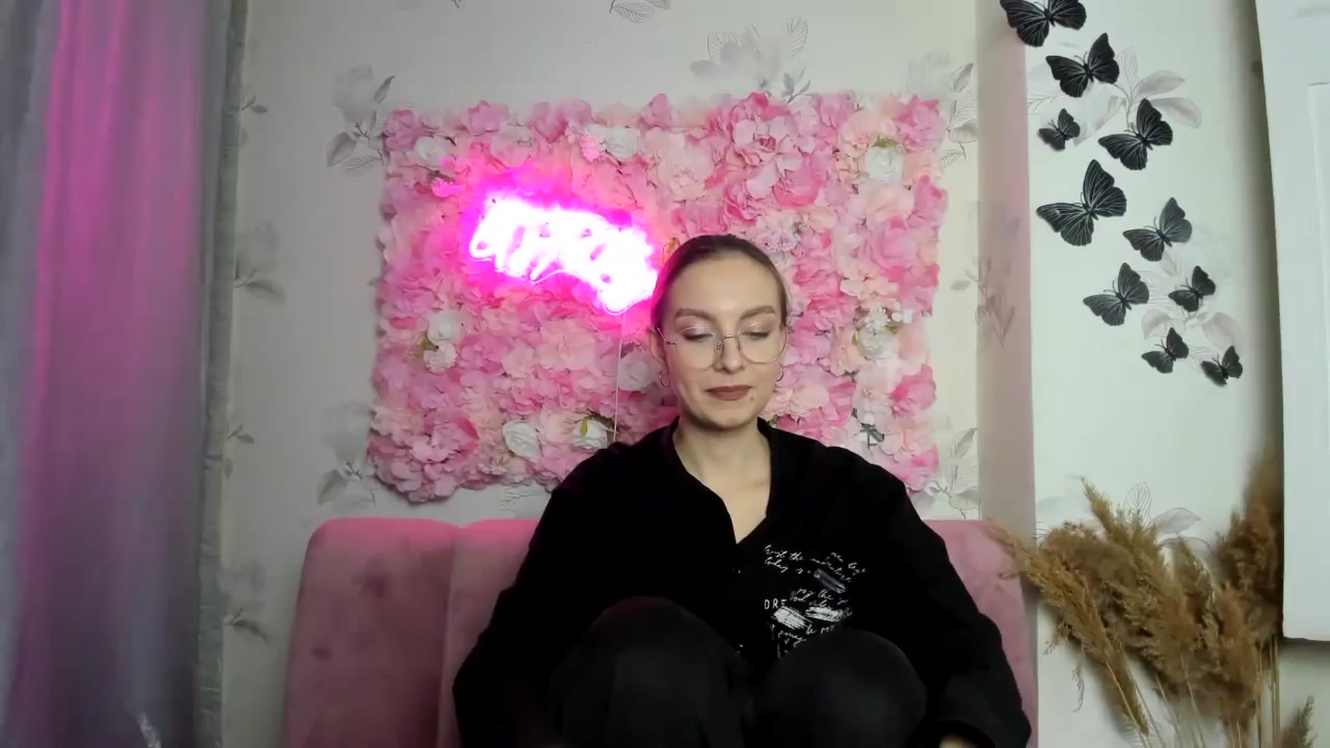 Gallery image thumbnail from SofiaLiub's myfreecams stream on, 12/10/2024, 14:19 image 12 of 20