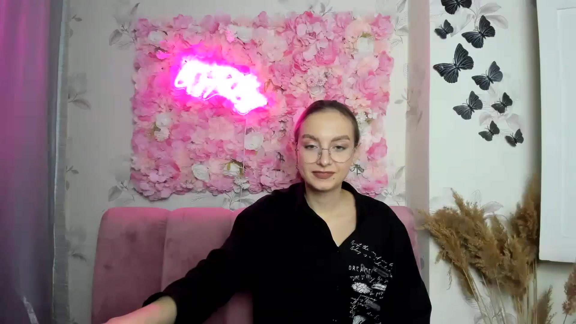 Gallery image thumbnail from SofiaLiub's myfreecams stream on, 12/10/2024, 14:19 image 16 of 20