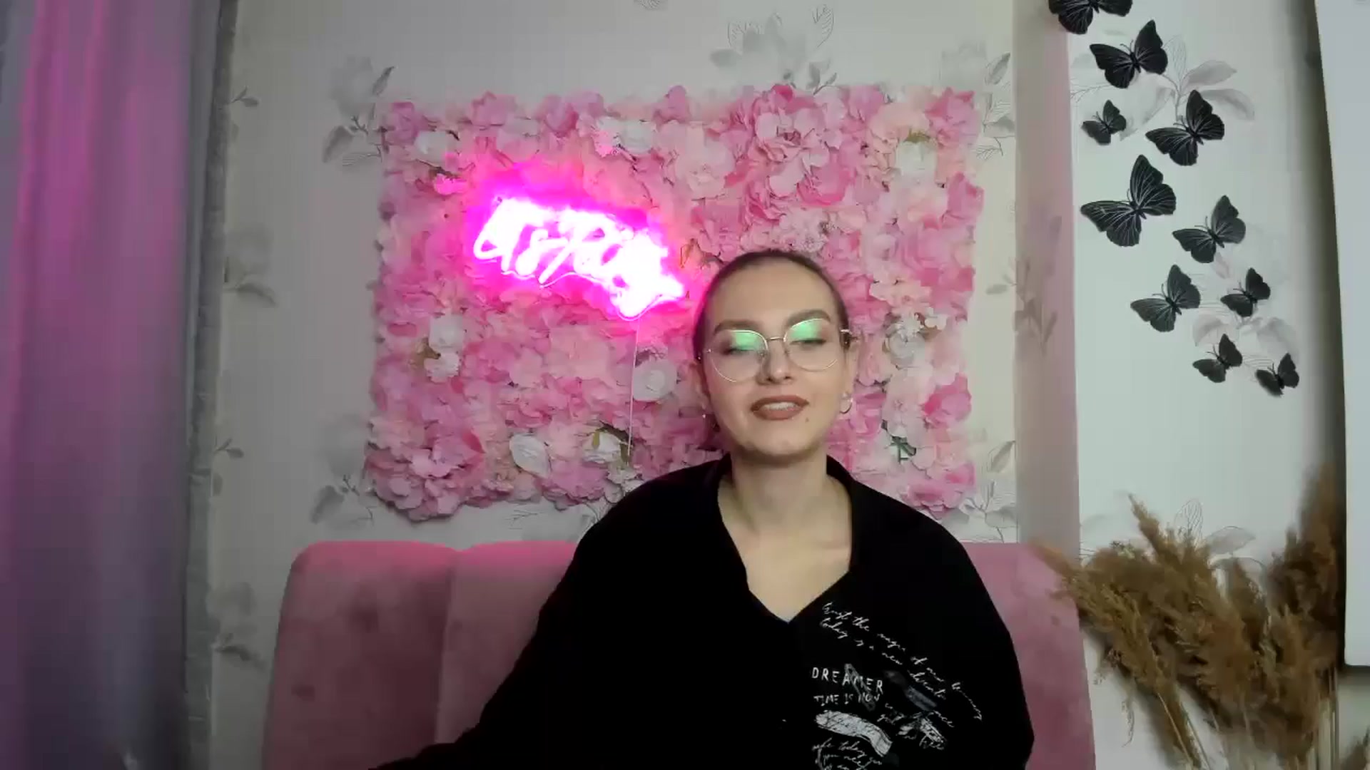 Gallery image thumbnail from SofiaLiub's myfreecams stream on, 12/10/2024, 14:19 image 7 of 20