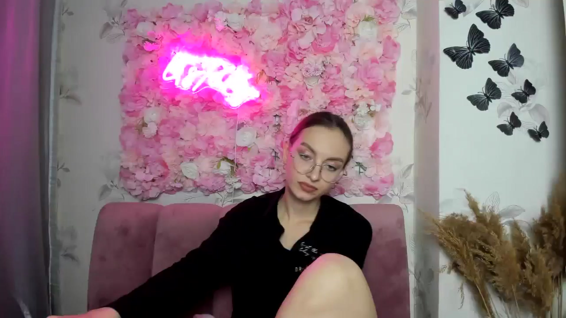 Gallery image thumbnail from SofiaLiub's myfreecams stream on, 12/10/2024, 14:56 image 17 of 20