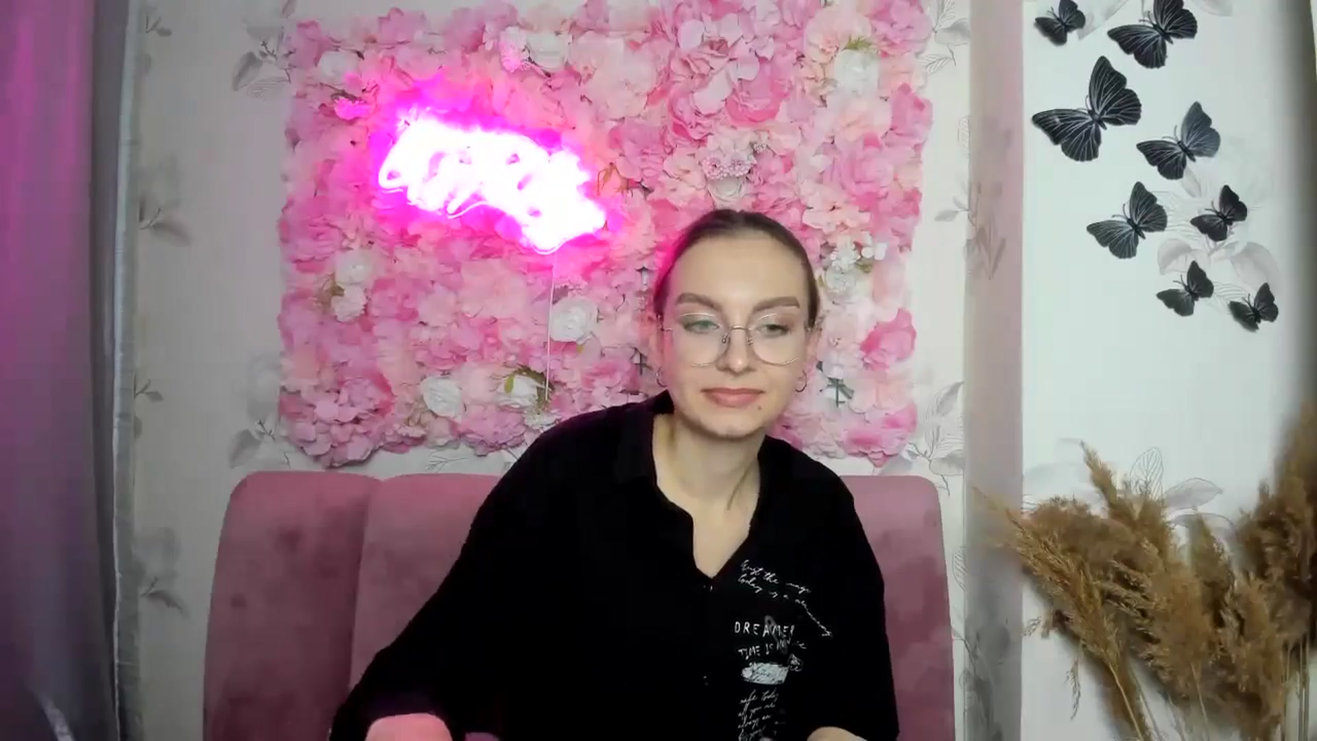 Gallery image thumbnail from SofiaLiub's myfreecams stream on, 12/10/2024, 14:56 image 6 of 20