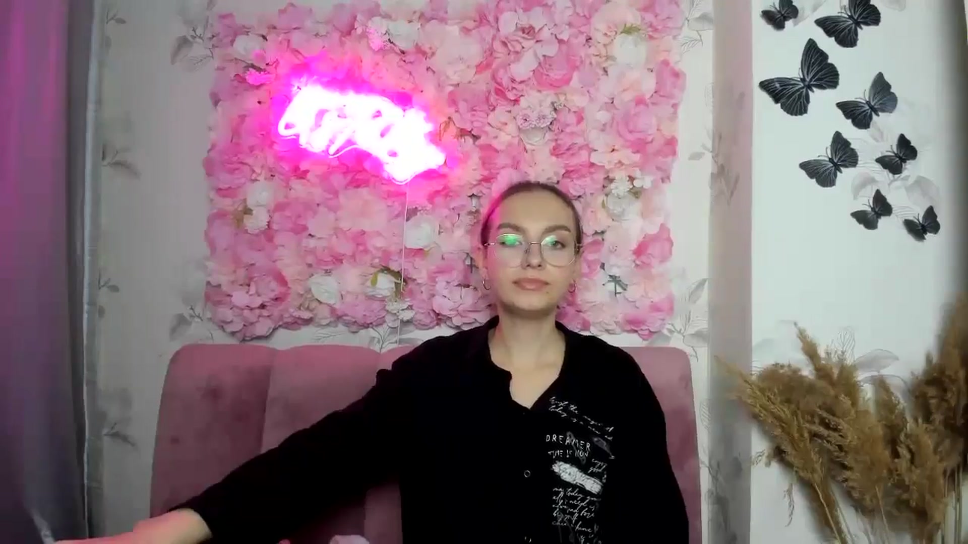 Gallery image thumbnail from SofiaLiub's myfreecams stream on, 12/10/2024, 14:56 image 8 of 20