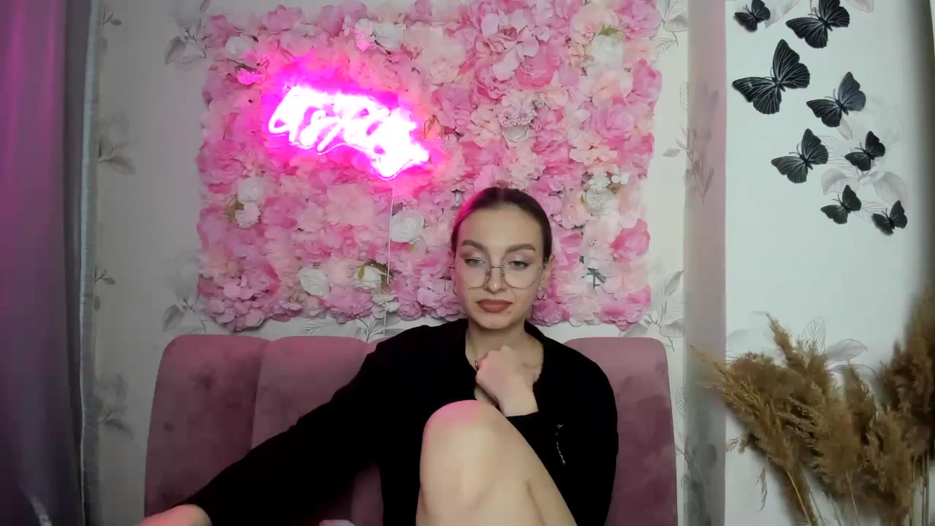 Gallery image thumbnail from SofiaLiub's myfreecams stream on, 12/10/2024, 14:56 image 19 of 20