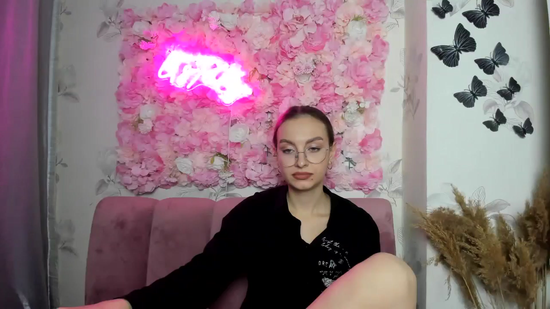 Gallery image thumbnail from SofiaLiub's myfreecams stream on, 12/10/2024, 14:56 image 18 of 20