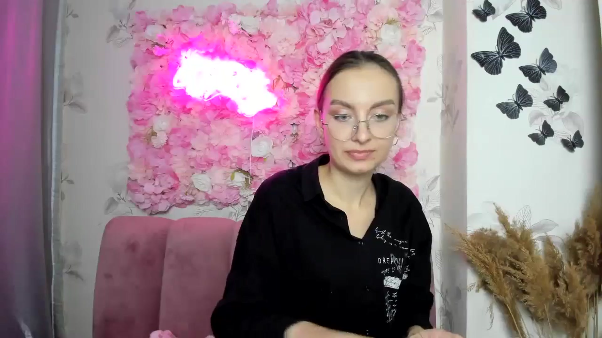 Gallery image thumbnail from SofiaLiub's myfreecams stream on, 12/10/2024, 14:56 image 3 of 20