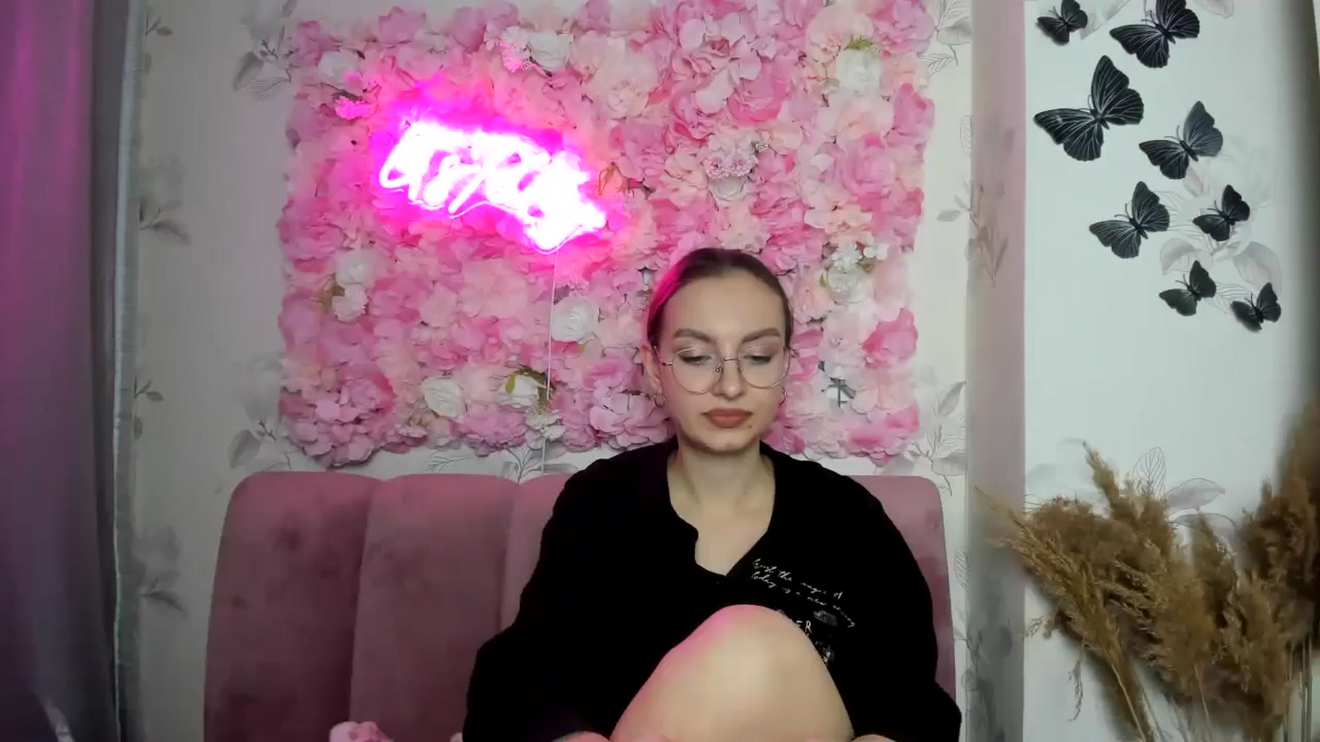 Gallery image thumbnail from SofiaLiub's myfreecams stream on, 12/10/2024, 14:56 image 15 of 20
