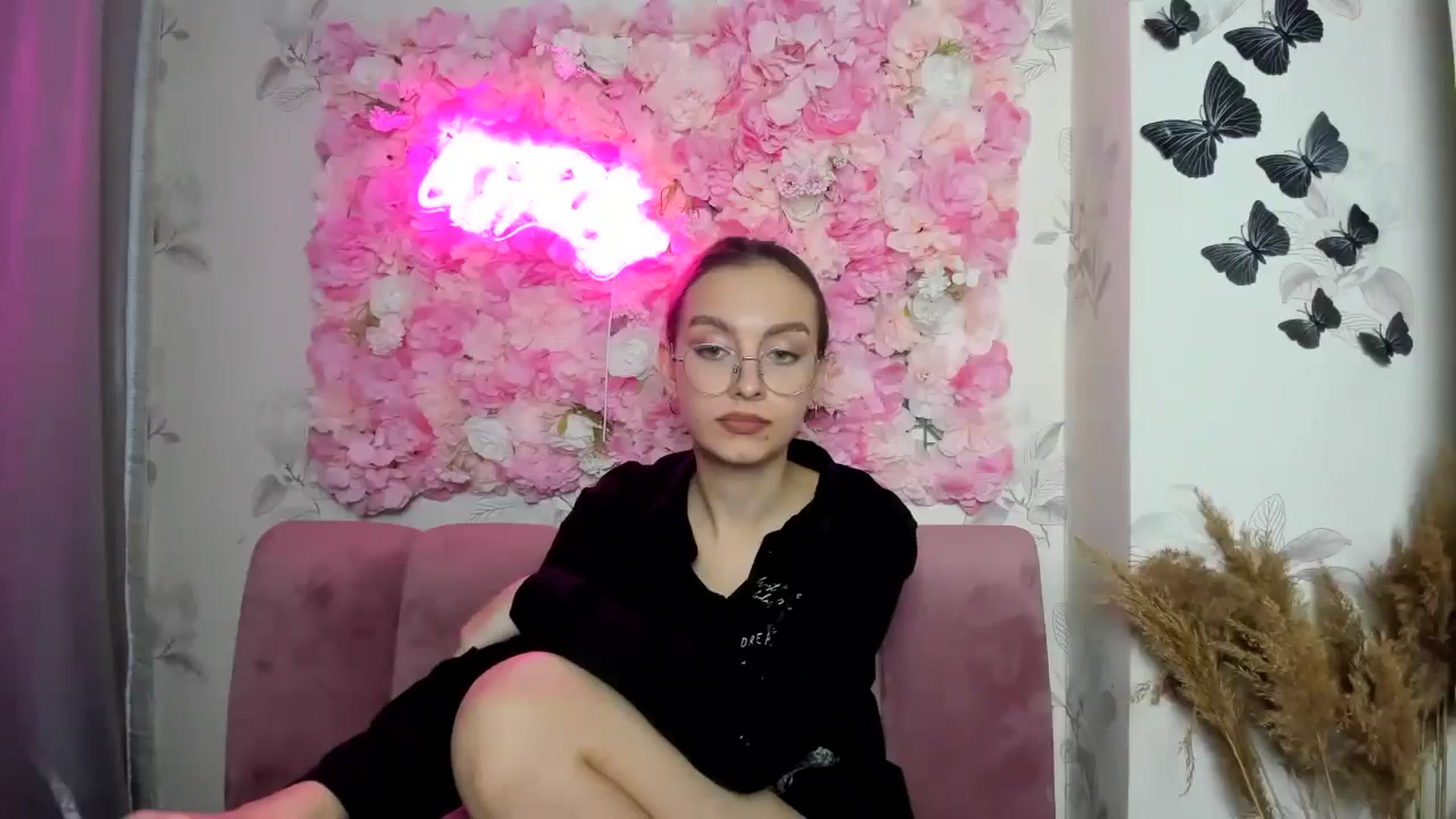 Gallery image thumbnail from SofiaLiub's myfreecams stream on, 12/10/2024, 14:56 image 20 of 20