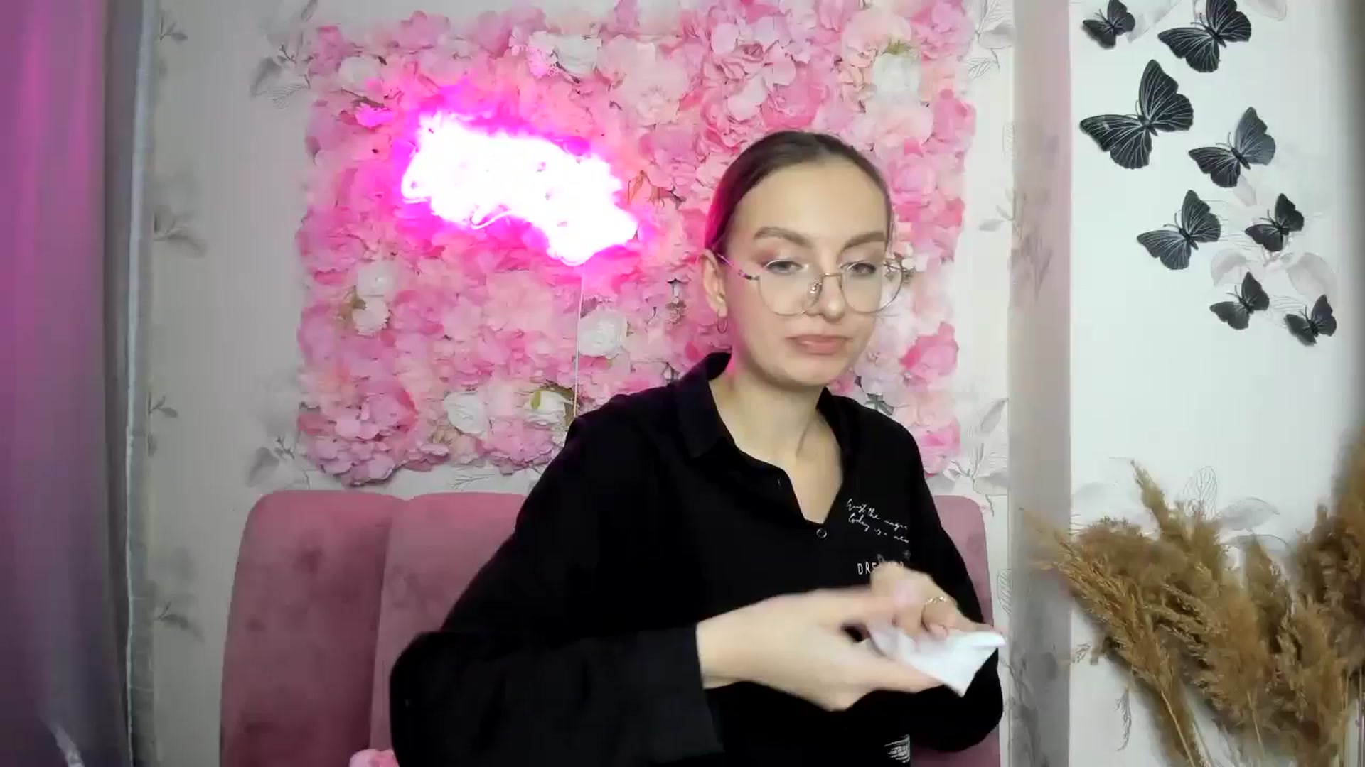 Gallery image thumbnail from SofiaLiub's myfreecams stream on, 12/10/2024, 14:56 image 1 of 20