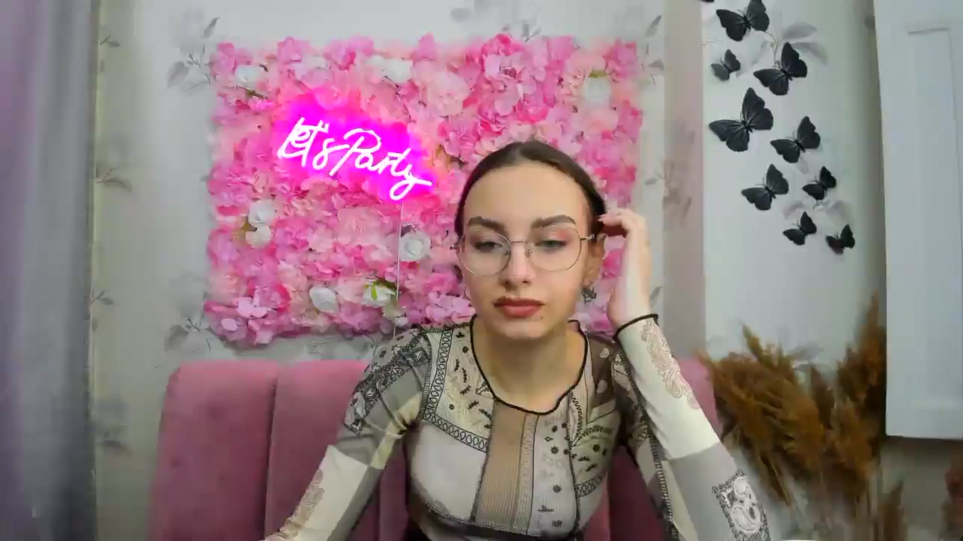 Gallery image thumbnail from SofiaLiub's myfreecams stream on, 12/11/2024, 11:11 image 5 of 20