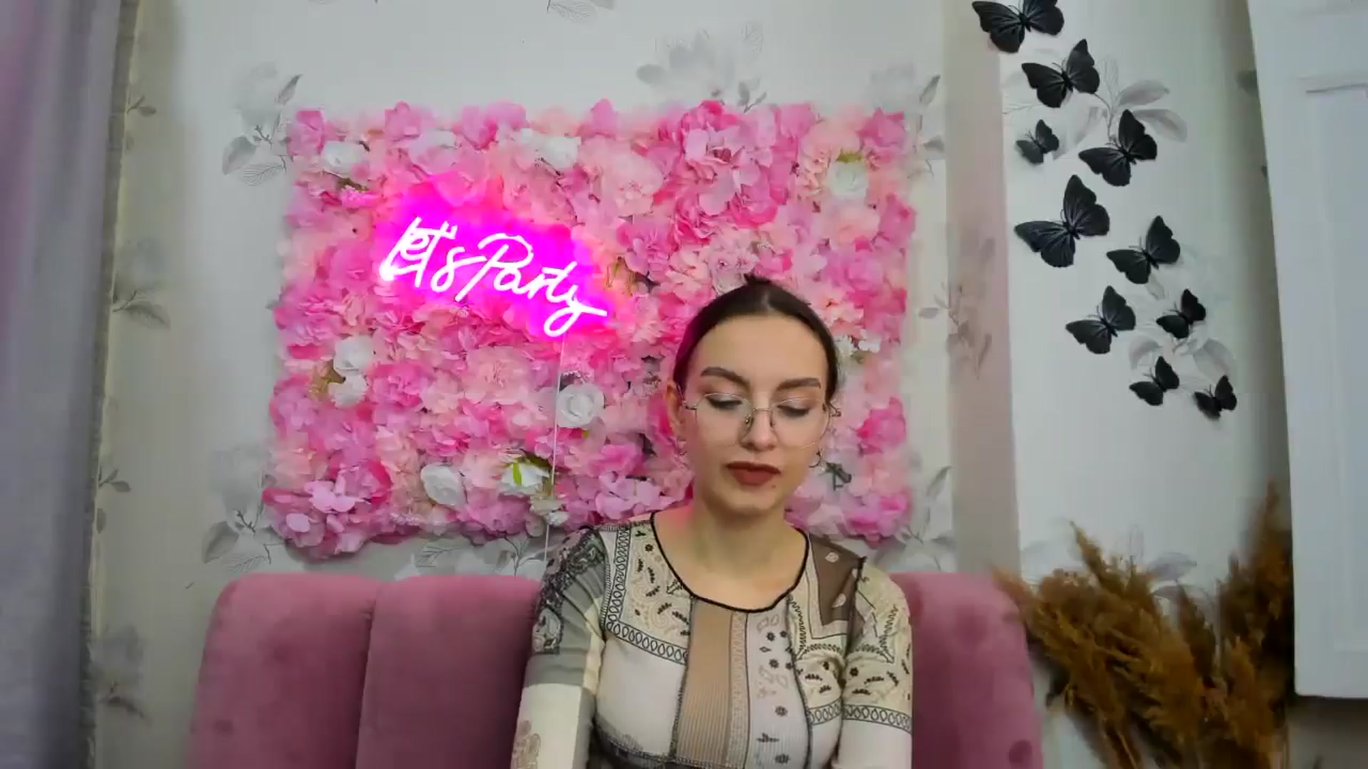 Gallery image thumbnail from SofiaLiub's myfreecams stream on, 12/11/2024, 11:51 image 5 of 20