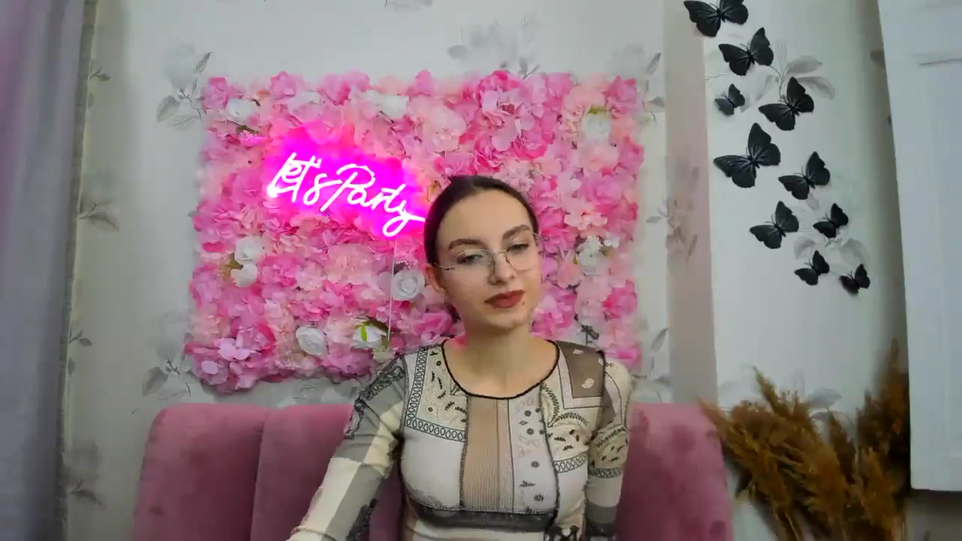 Gallery image thumbnail from SofiaLiub's myfreecams stream on, 12/11/2024, 11:51 image 18 of 20