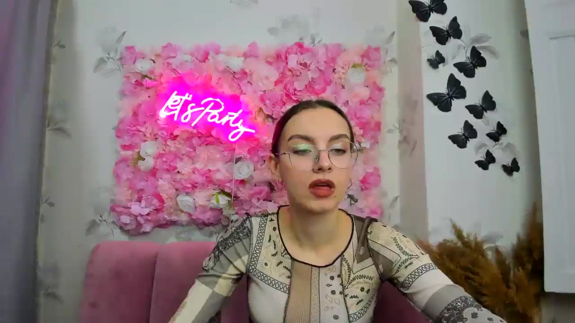 Gallery image thumbnail from SofiaLiub's myfreecams stream on, 12/11/2024, 11:51 image 2 of 20