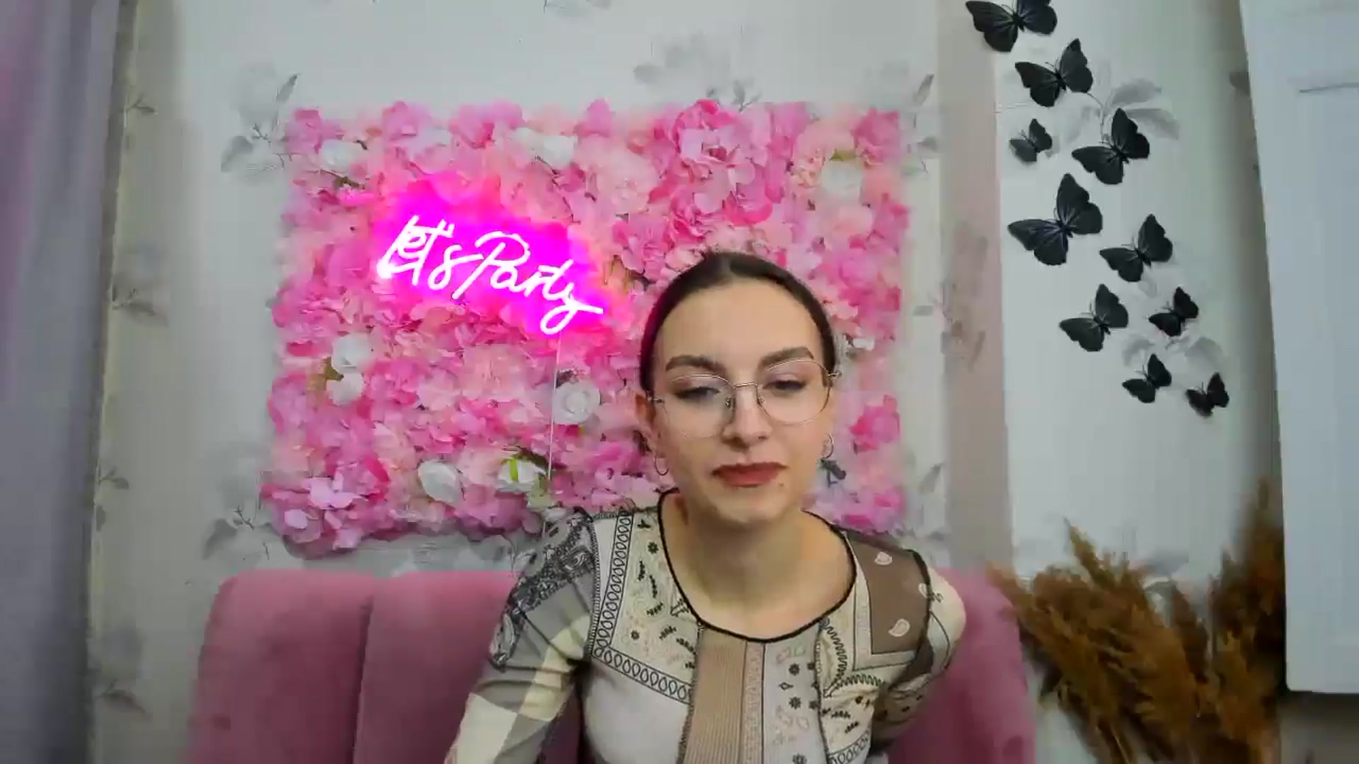 Gallery image thumbnail from SofiaLiub's myfreecams stream on, 12/11/2024, 11:51 image 15 of 20