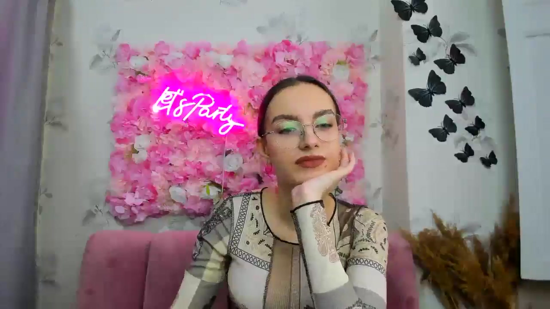 Gallery image thumbnail from SofiaLiub's myfreecams stream on, 12/11/2024, 11:51 image 16 of 20