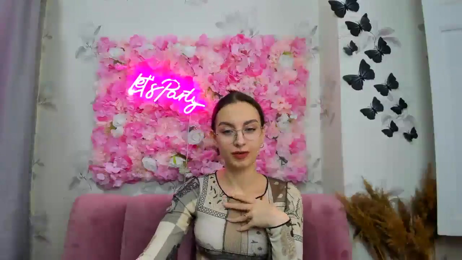 Gallery image thumbnail from SofiaLiub's myfreecams stream on, 12/11/2024, 11:51 image 14 of 20