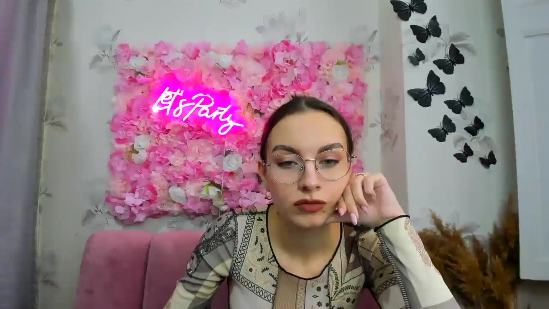 Gallery image thumbnail from SofiaLiub's myfreecams stream on, 12/11/2024, 11:51 image 12 of 20