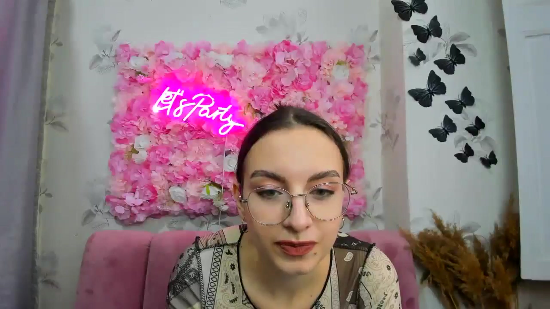 Gallery image thumbnail from SofiaLiub's myfreecams stream on, 12/11/2024, 11:51 image 17 of 20