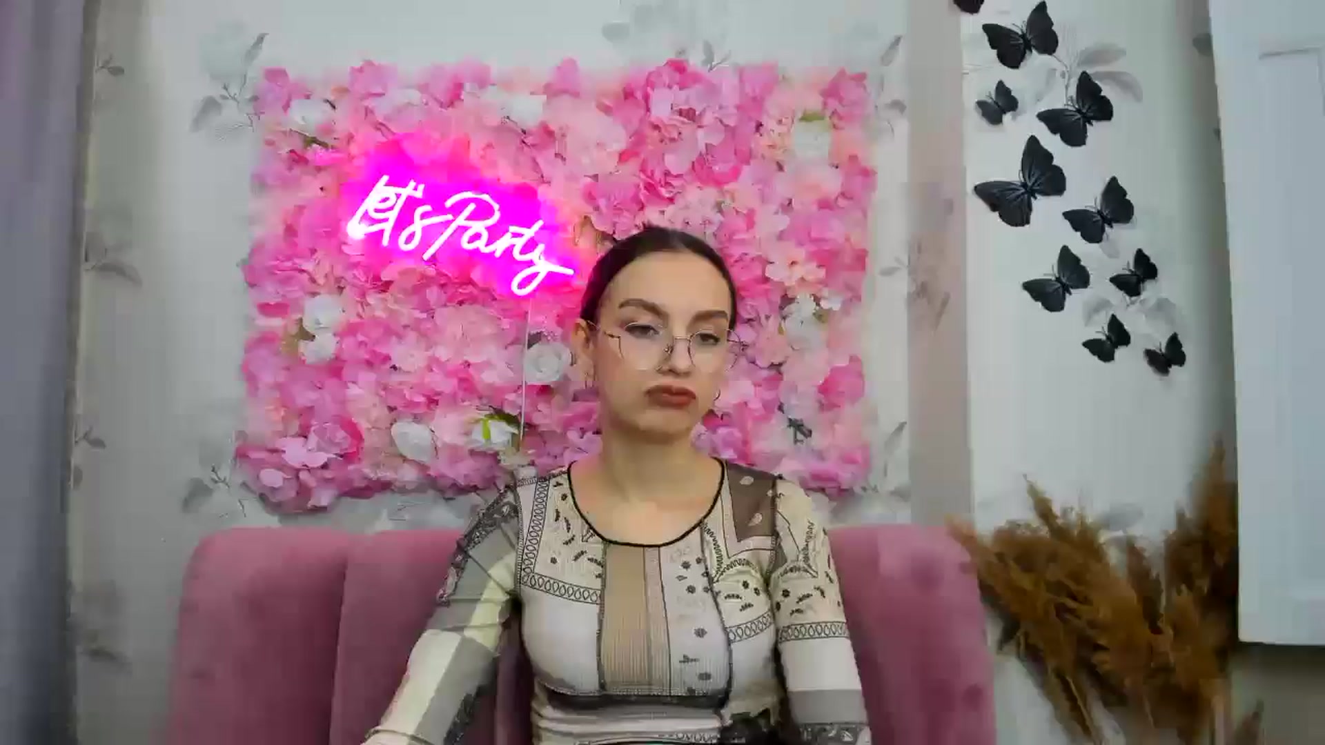 Gallery image thumbnail from SofiaLiub's myfreecams stream on, 12/11/2024, 12:55 image 1 of 20