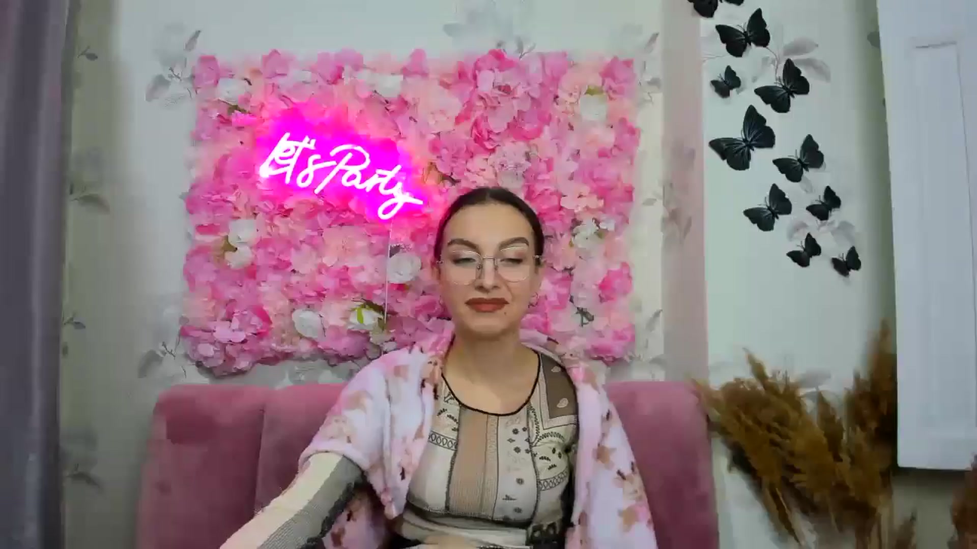 Gallery image thumbnail from SofiaLiub's myfreecams stream on, 12/11/2024, 14:17 image 8 of 20