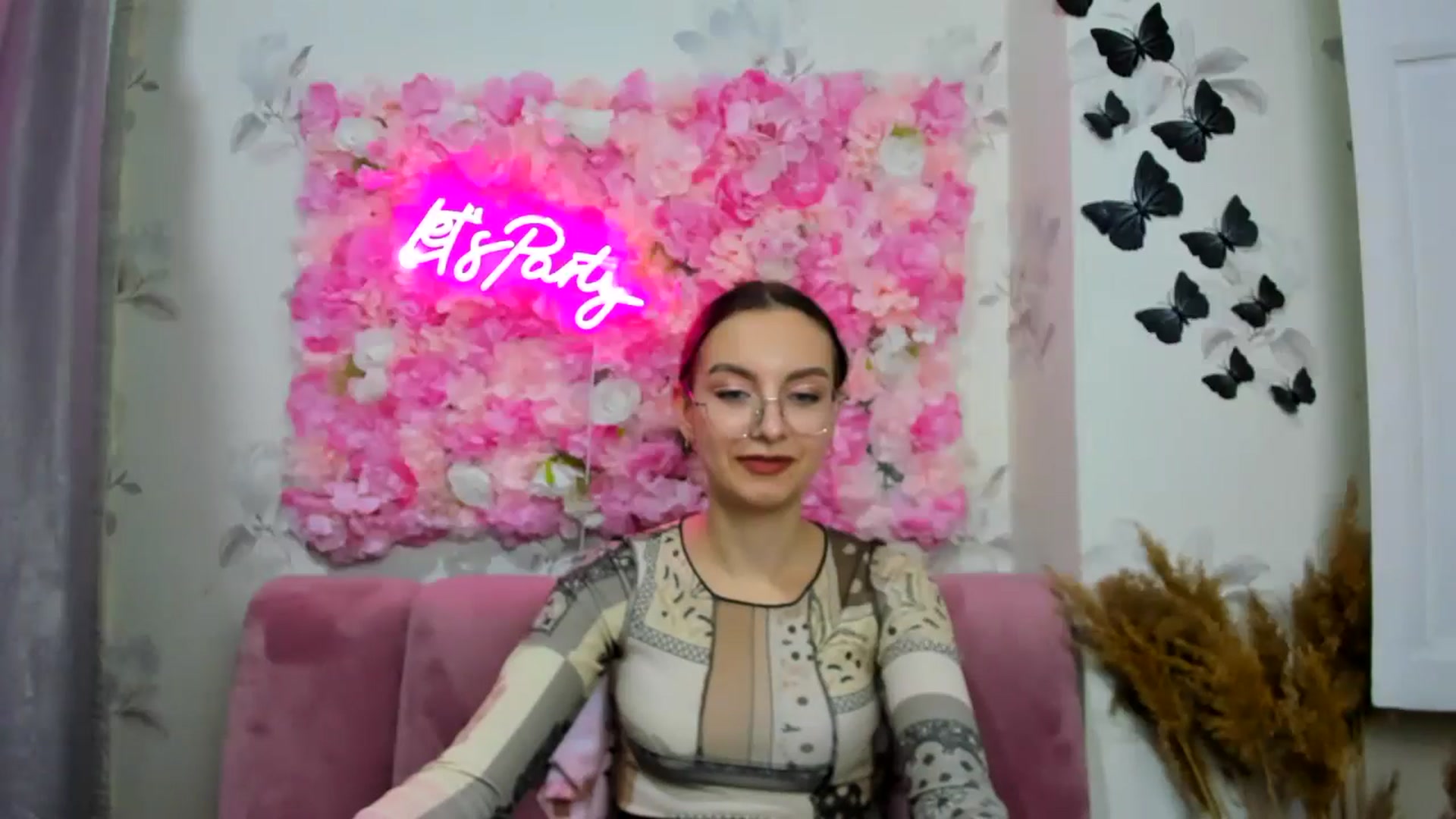 Gallery image thumbnail from SofiaLiub's myfreecams stream on, 12/11/2024, 14:17 image 14 of 20