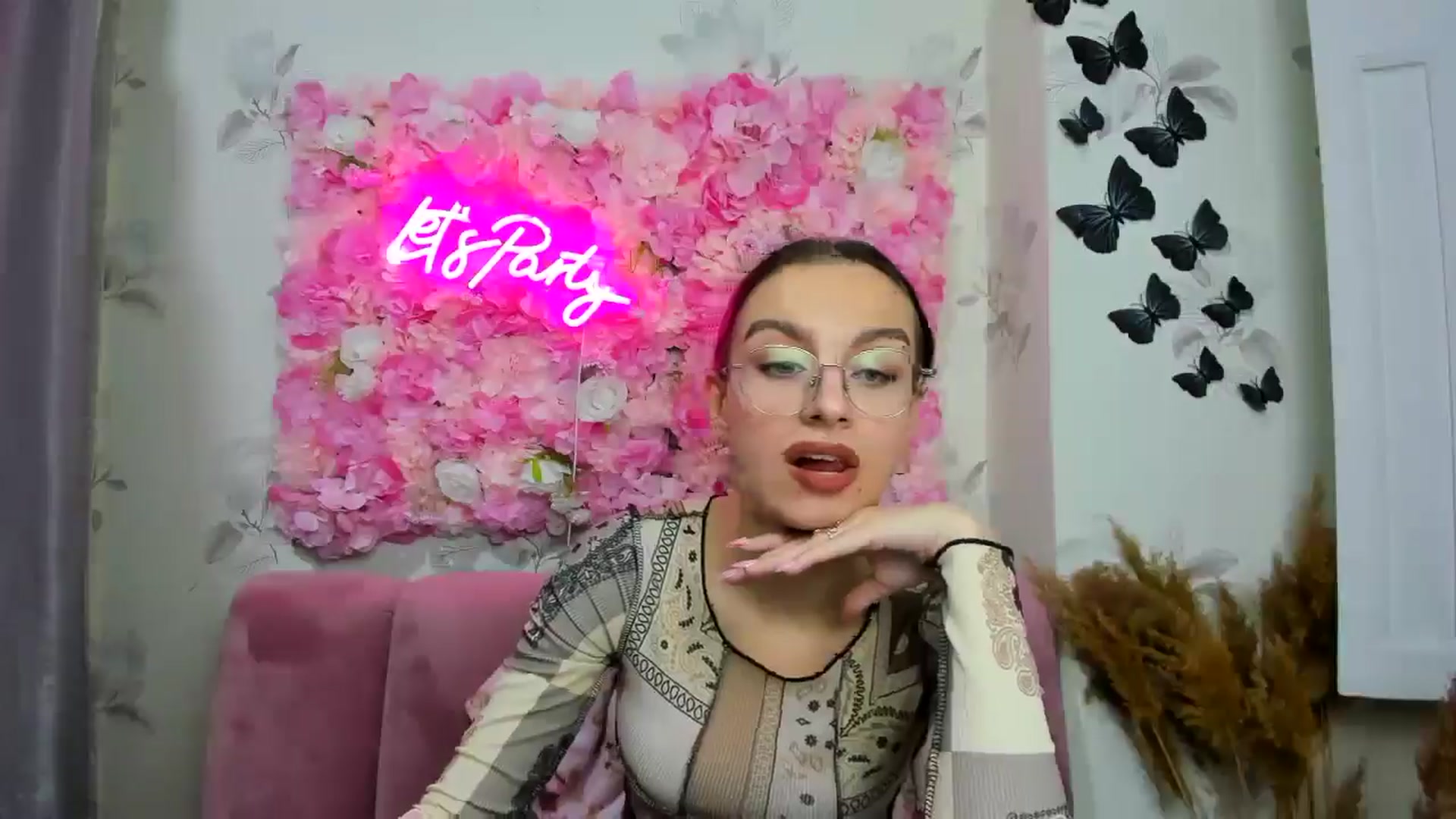 Gallery image thumbnail from SofiaLiub's myfreecams stream on, 12/11/2024, 14:17 image 9 of 20