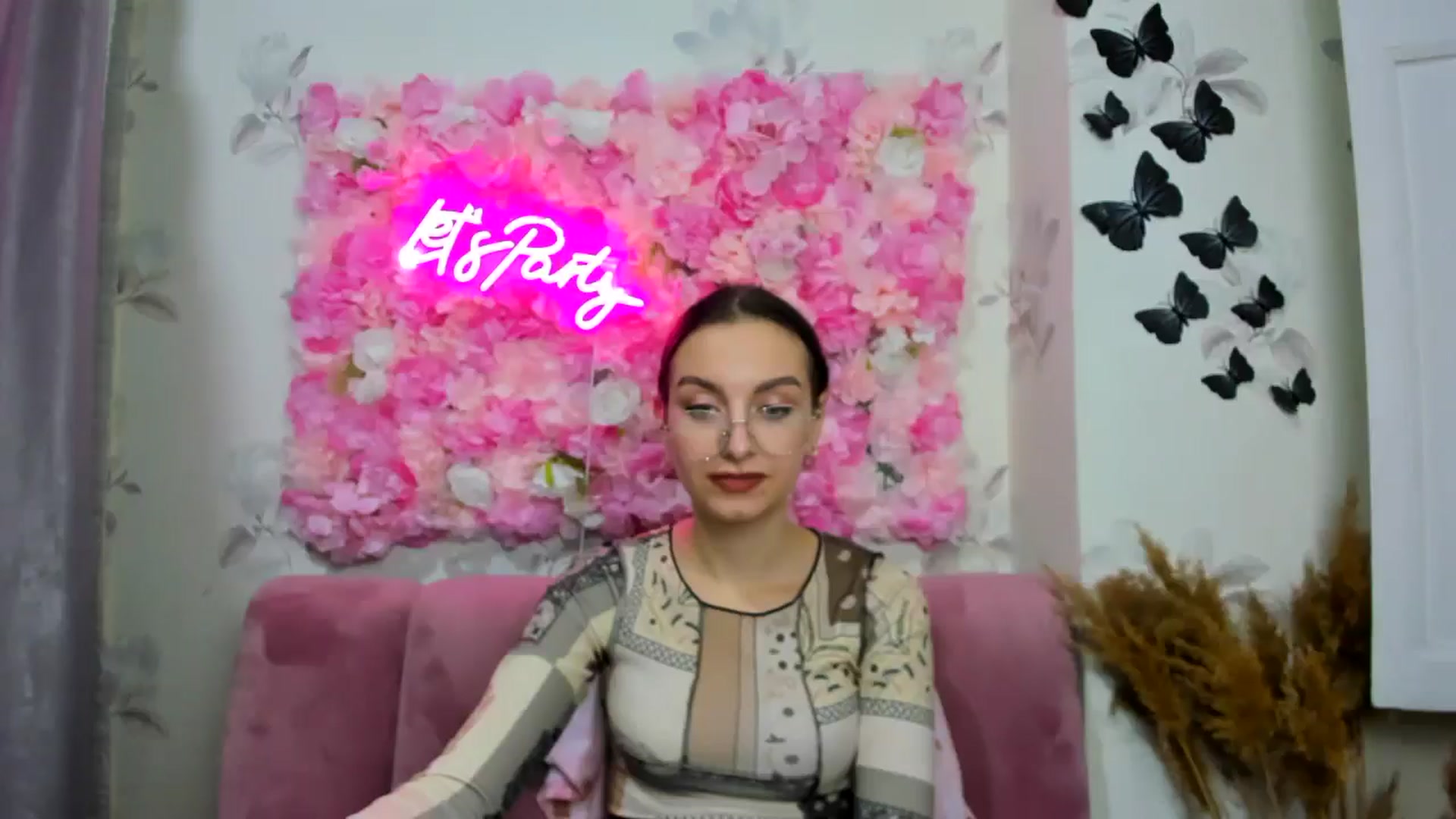 Gallery image thumbnail from SofiaLiub's myfreecams stream on, 12/11/2024, 14:17 image 15 of 20