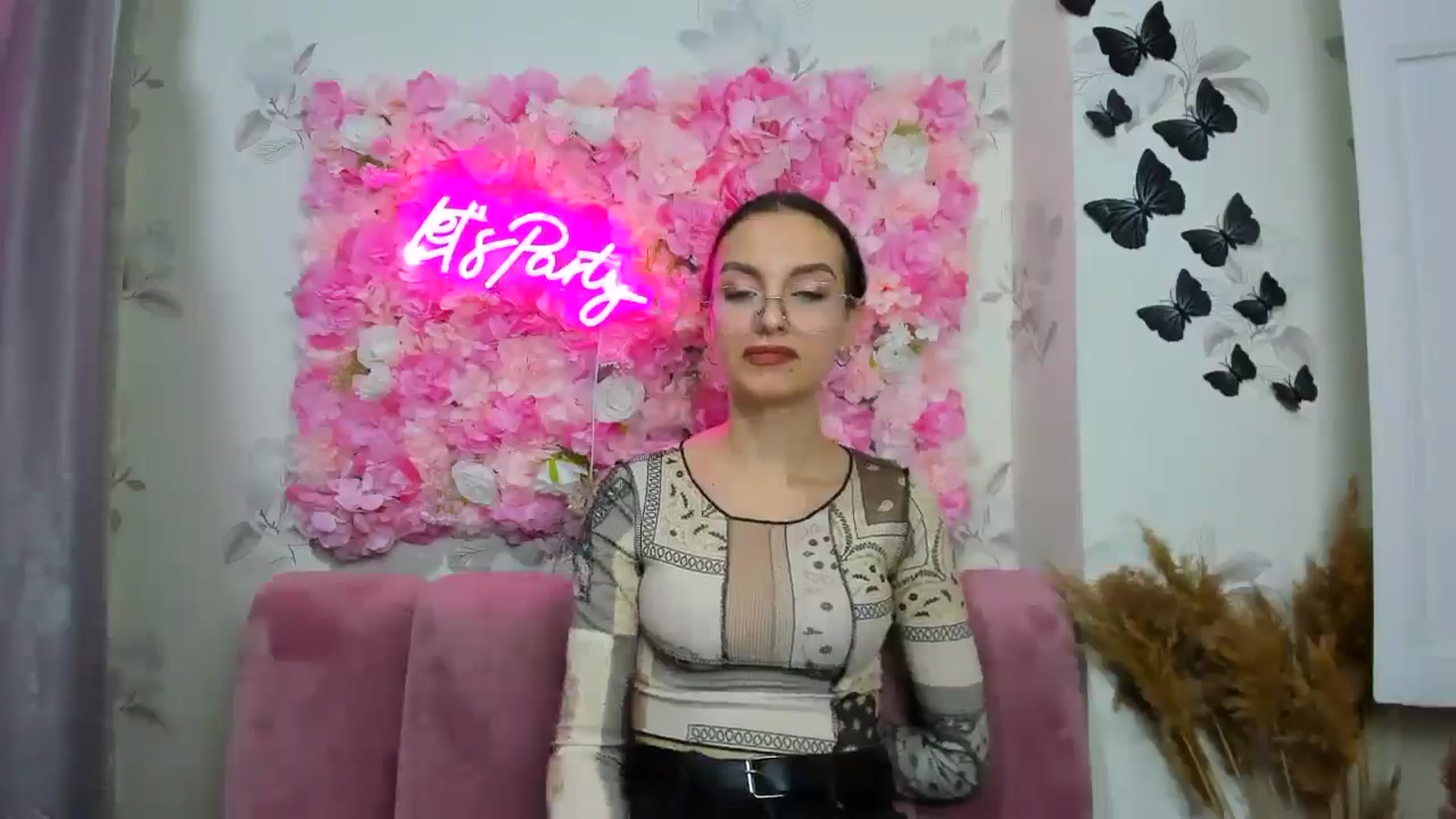 Gallery image thumbnail from SofiaLiub's myfreecams stream on, 12/11/2024, 14:17 image 19 of 20