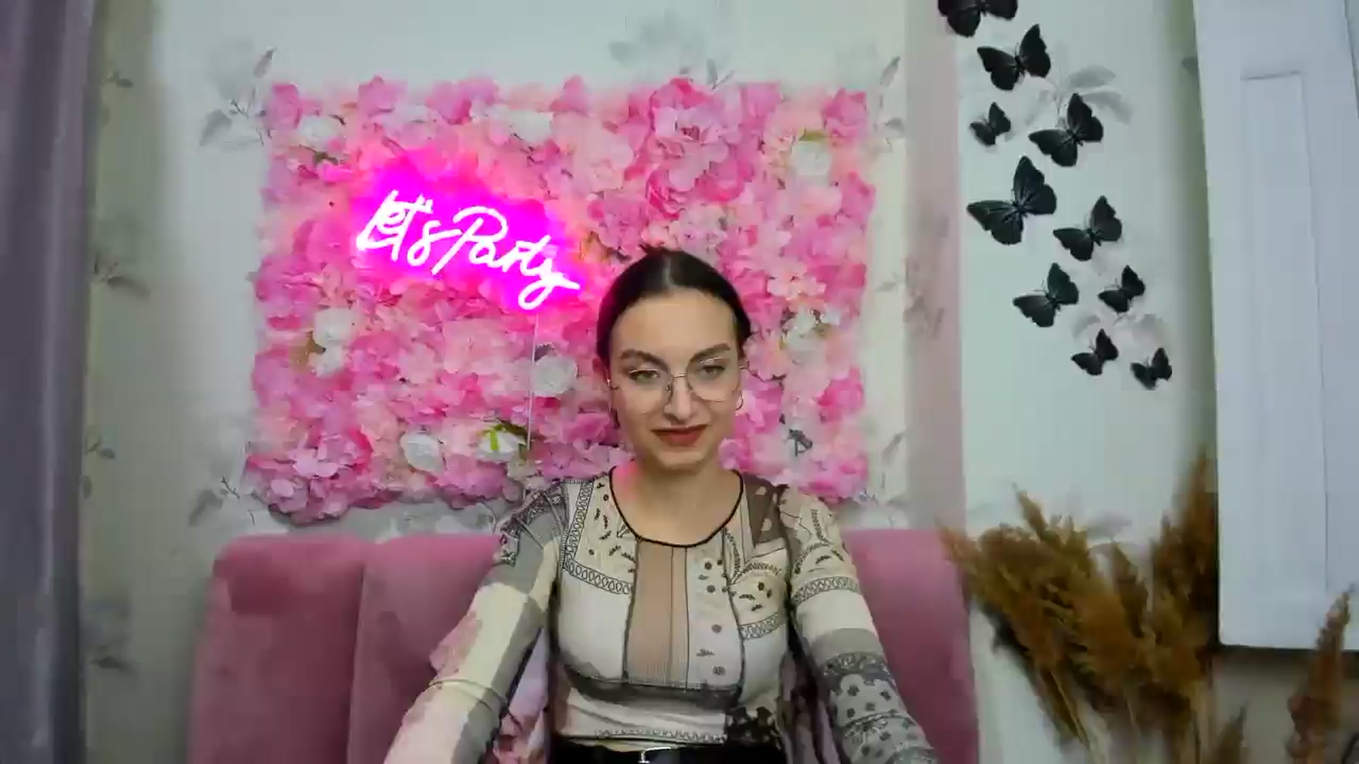 Gallery image thumbnail from SofiaLiub's myfreecams stream on, 12/11/2024, 14:17 image 11 of 20