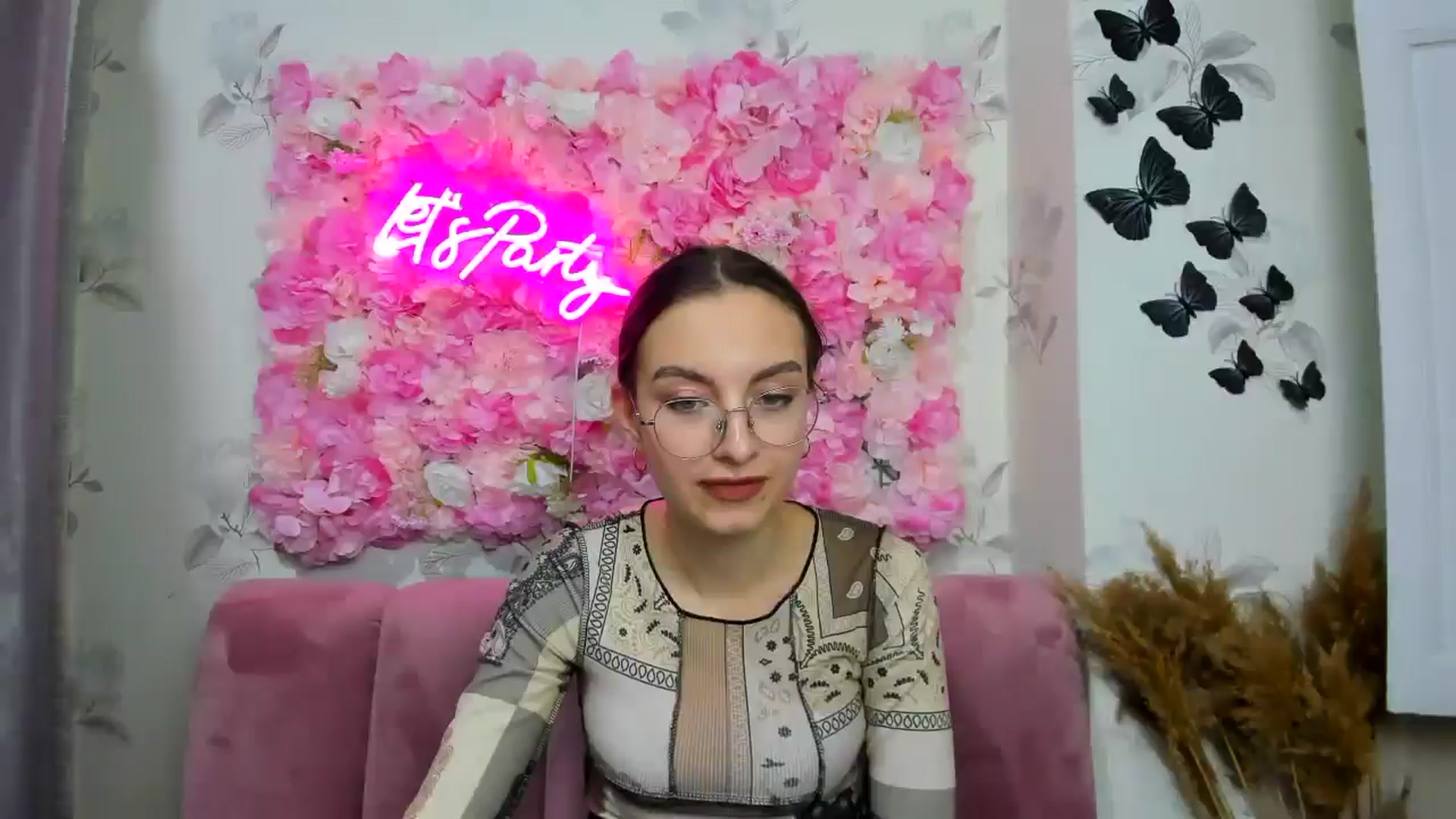 Gallery image thumbnail from SofiaLiub's myfreecams stream on, 12/11/2024, 15:00 image 15 of 20