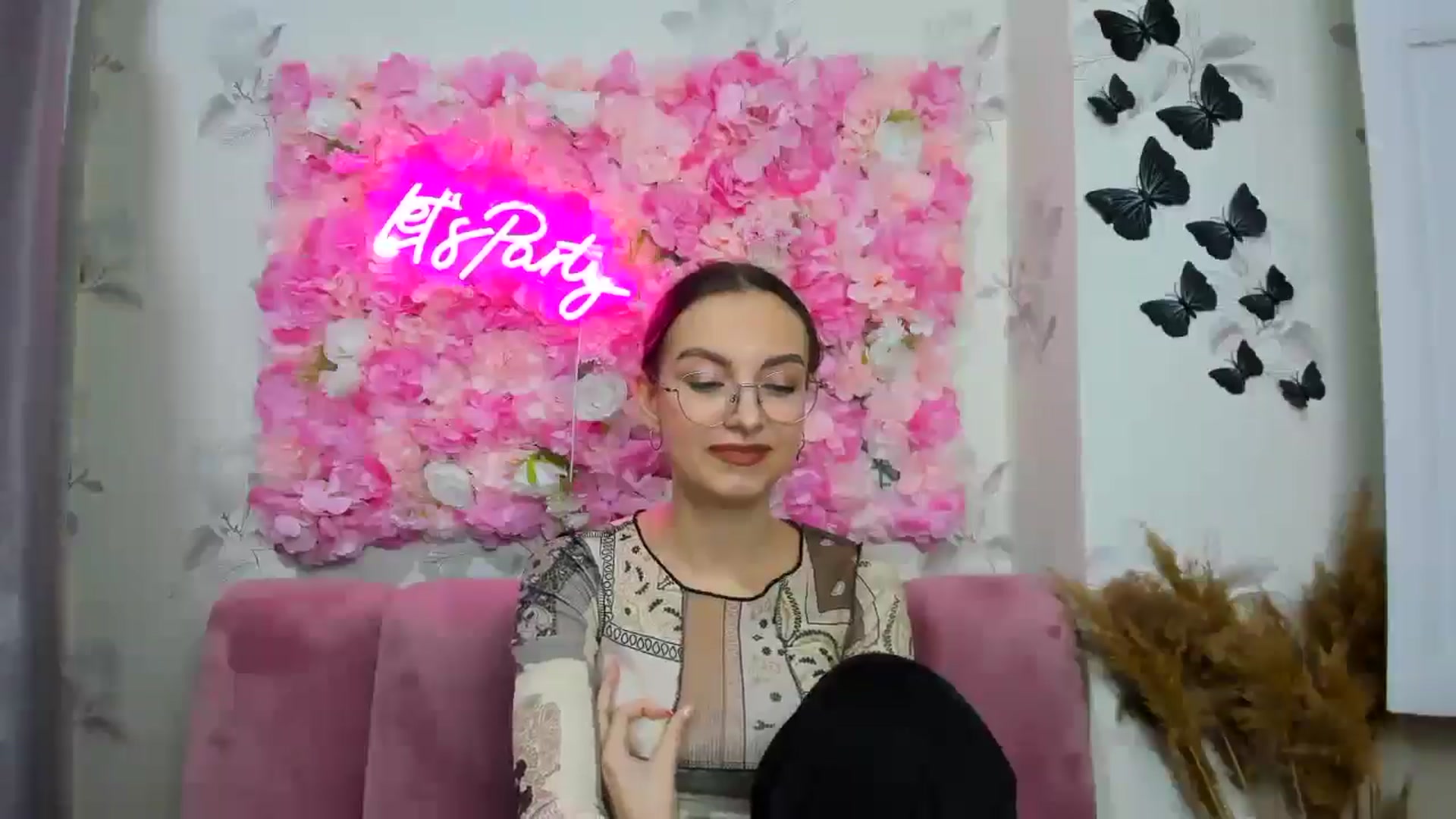 Gallery image thumbnail from SofiaLiub's myfreecams stream on, 12/11/2024, 15:00 image 17 of 20