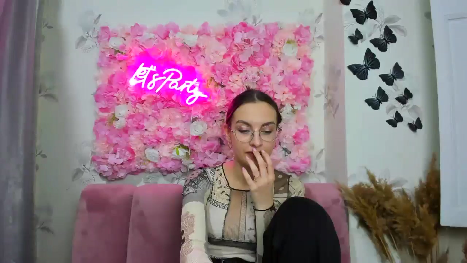 Gallery image thumbnail from SofiaLiub's myfreecams stream on, 12/11/2024, 15:00 image 6 of 20
