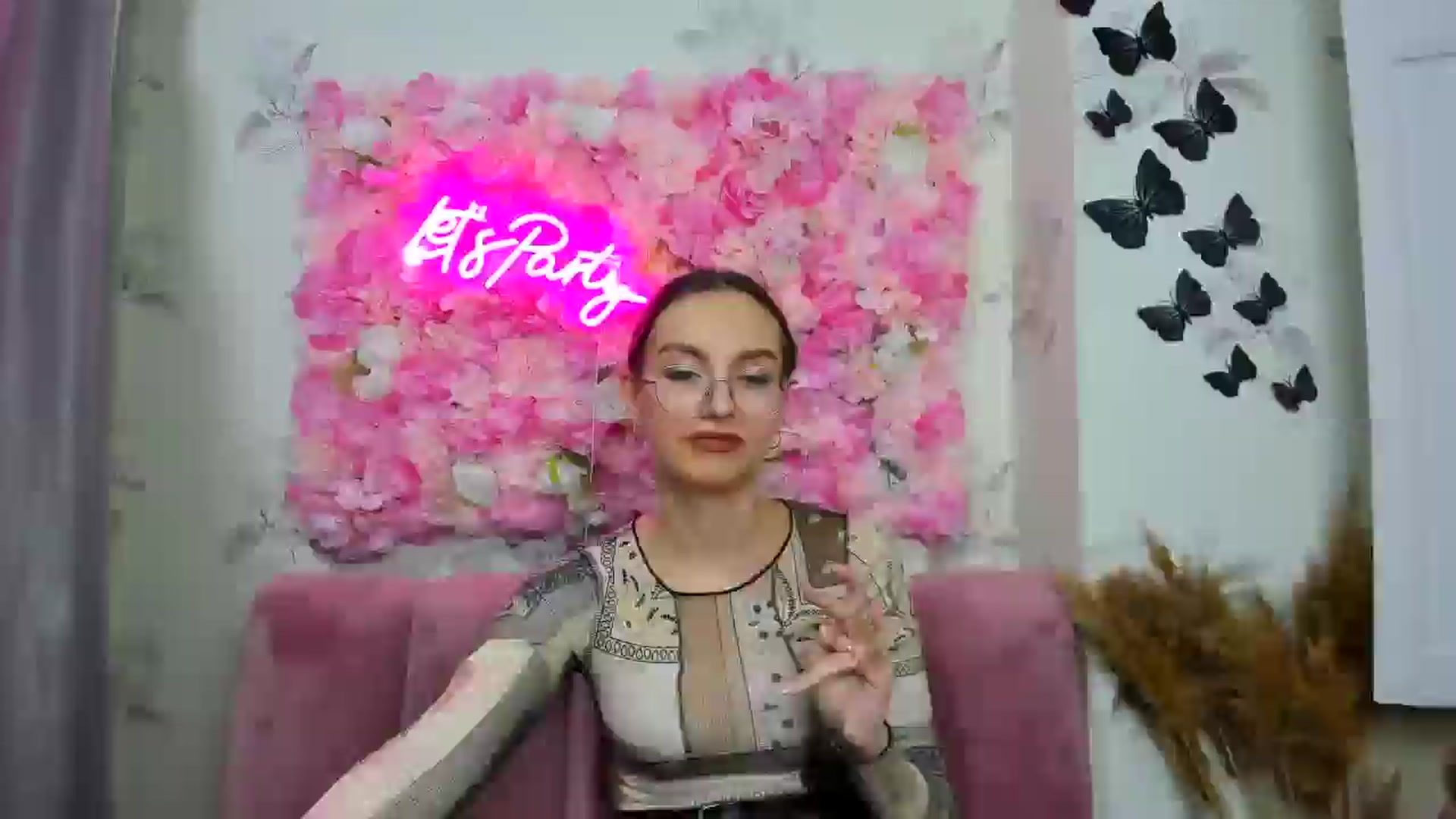 Gallery image thumbnail from SofiaLiub's myfreecams stream on, 12/11/2024, 15:00 image 5 of 20