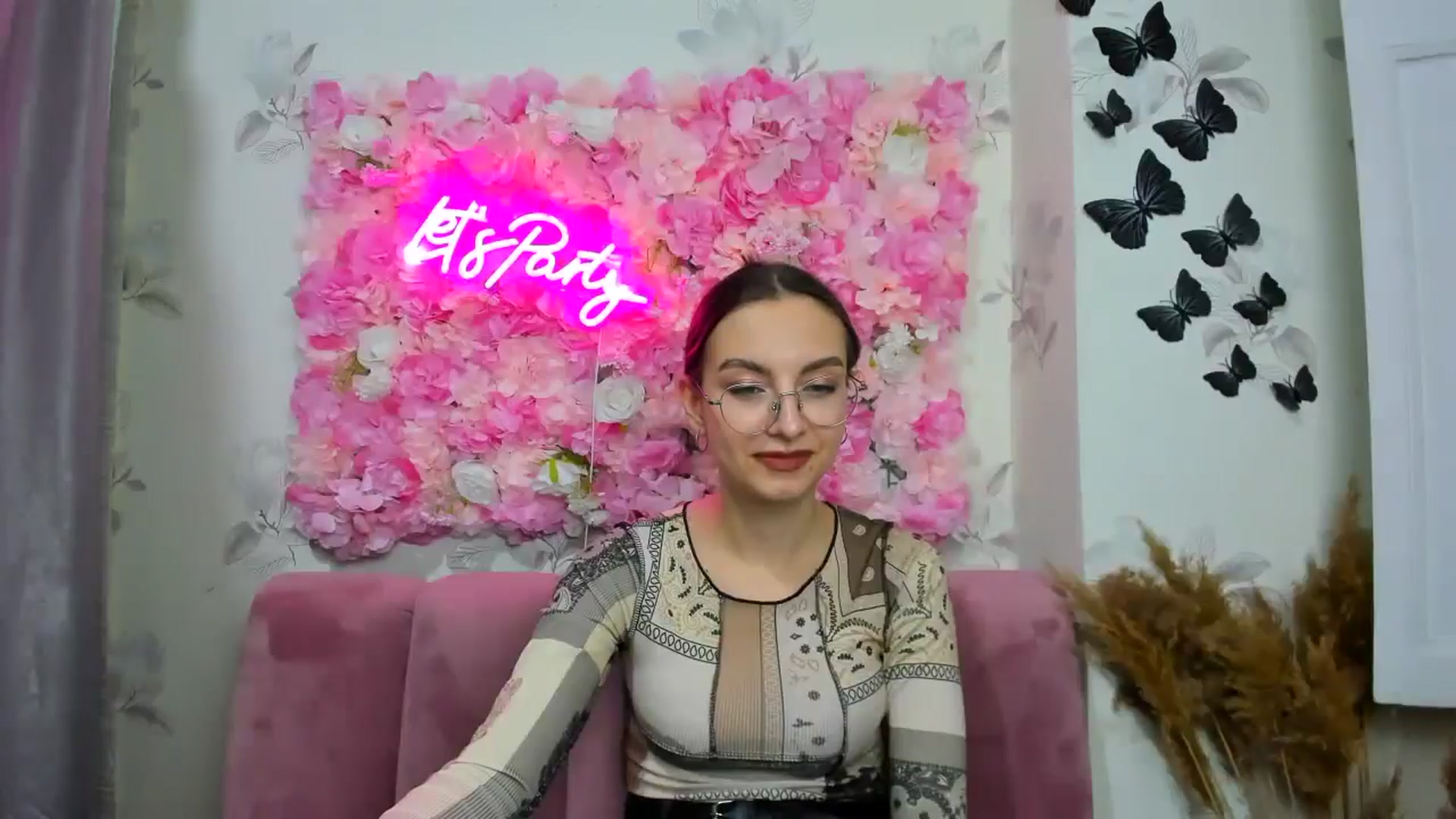 Gallery image thumbnail from SofiaLiub's myfreecams stream on, 12/11/2024, 15:00 image 4 of 20