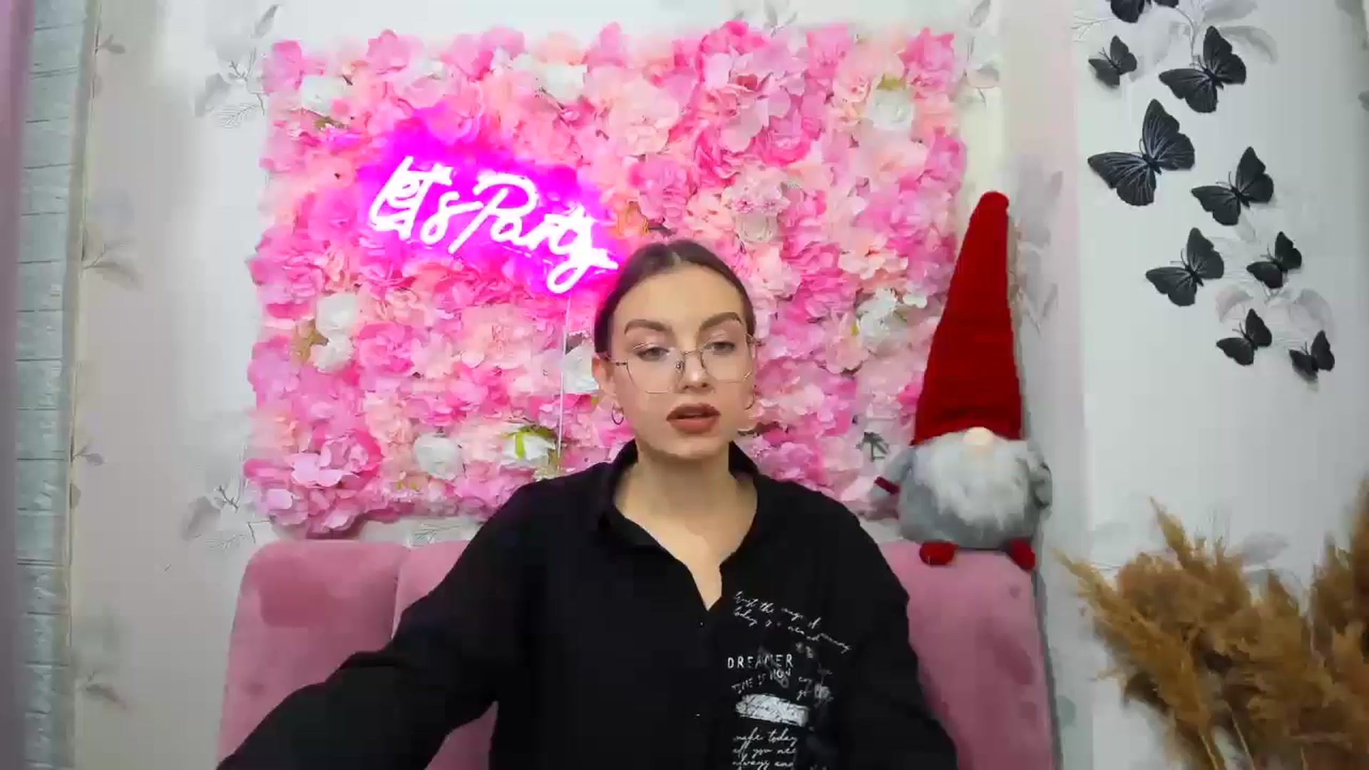 Gallery image thumbnail from SofiaLiub's myfreecams stream on, 12/12/2024, 12:28 image 3 of 20