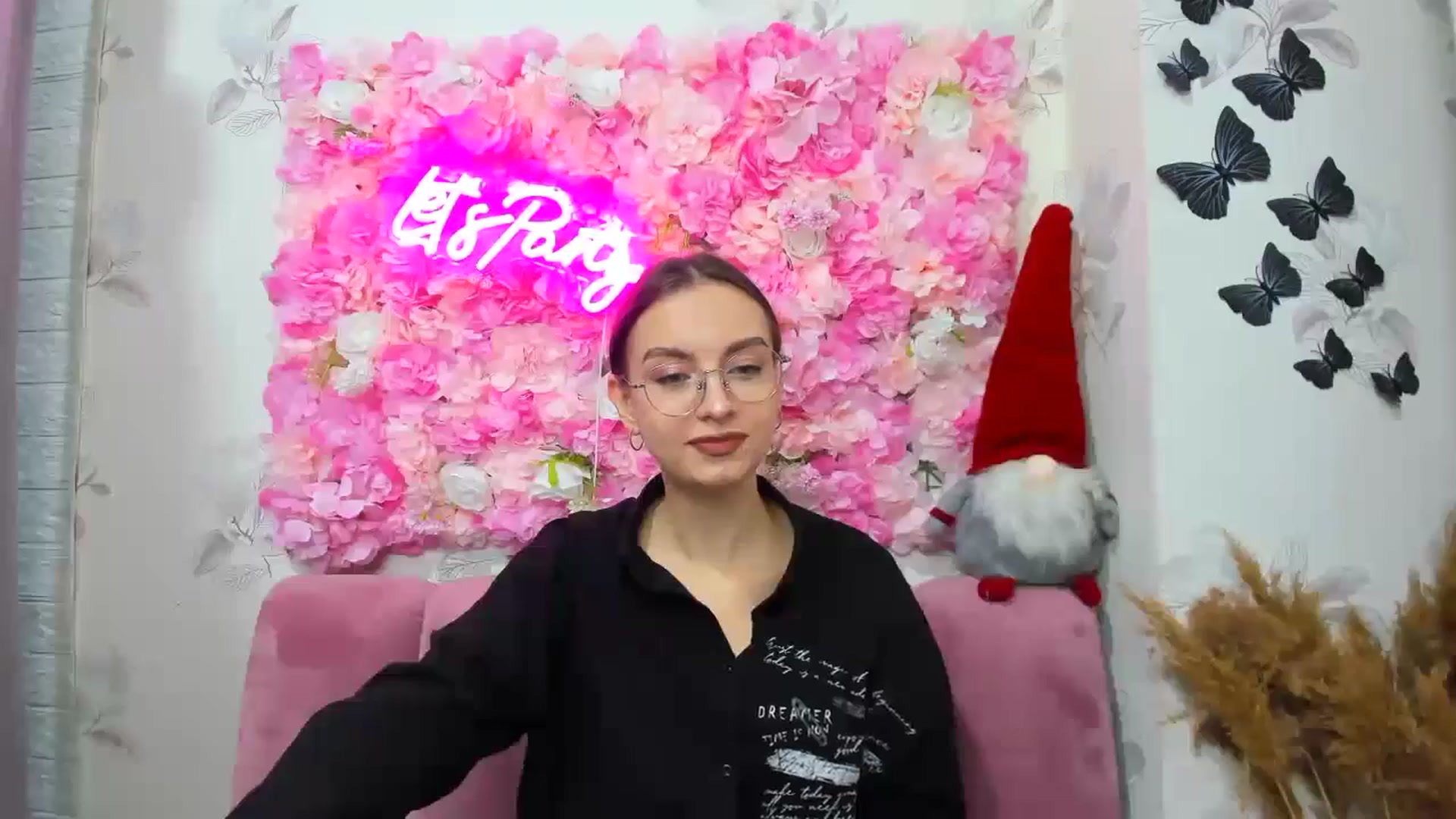 Gallery image thumbnail from SofiaLiub's myfreecams stream on, 12/12/2024, 12:28 image 2 of 20
