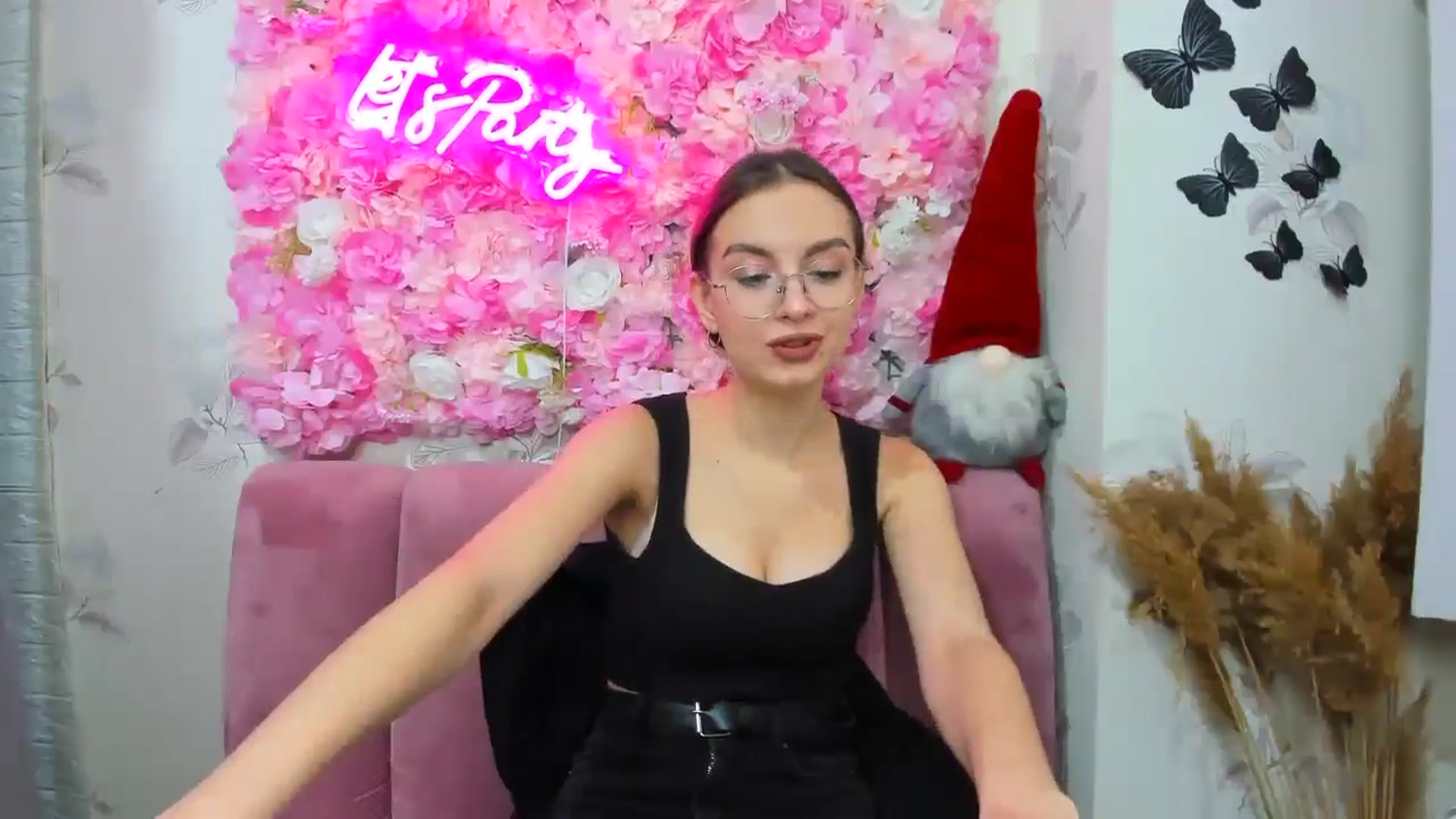 Gallery image thumbnail from SofiaLiub's myfreecams stream on, 12/12/2024, 12:28 image 9 of 20